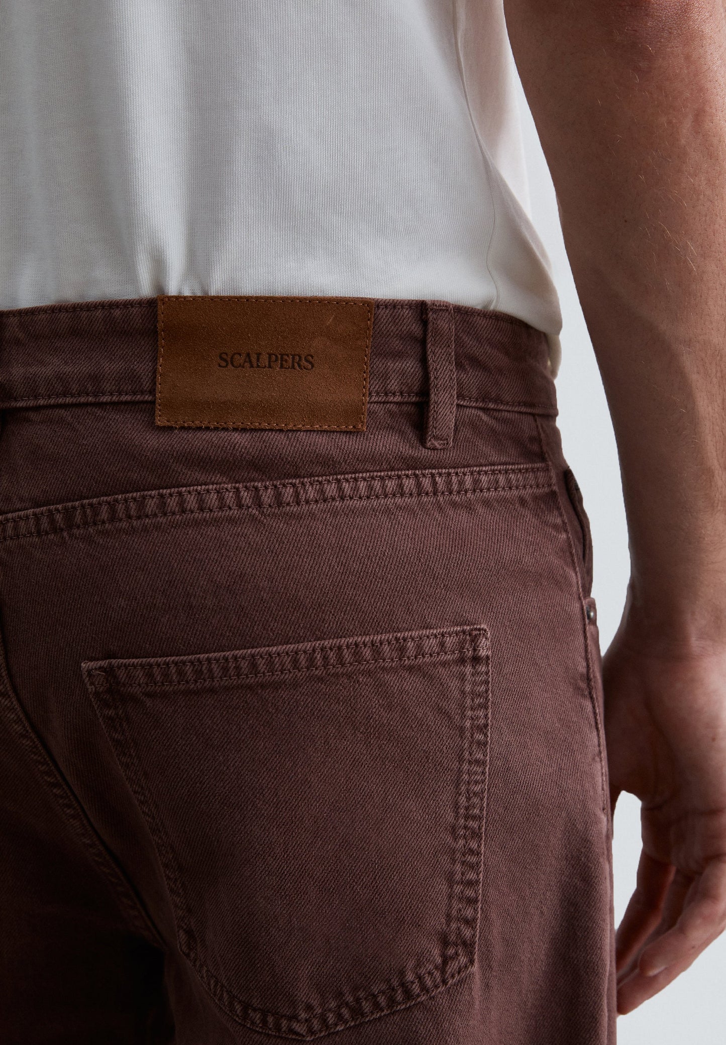 CROPPED FIT JEANS