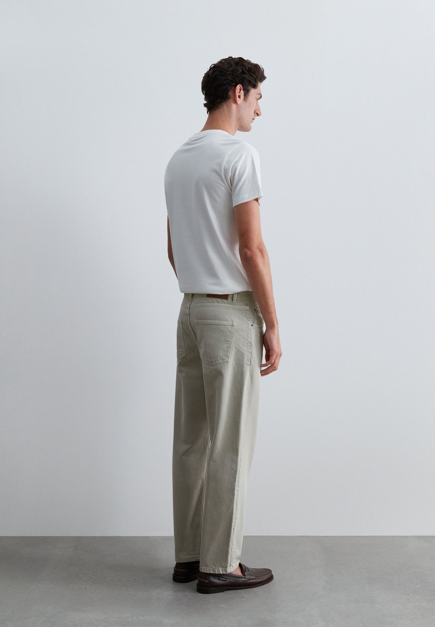 CROPPED FIT JEANS