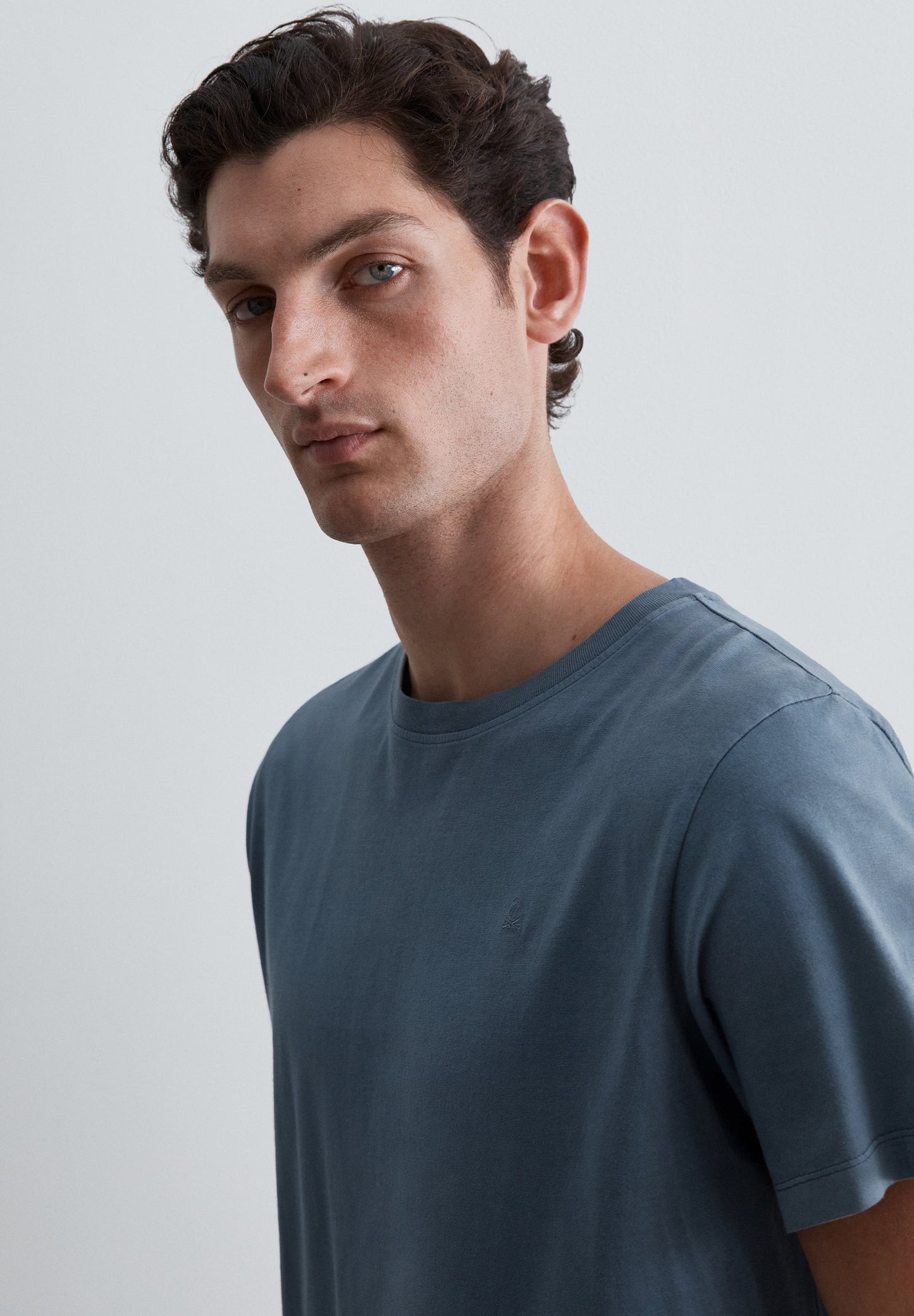 T-SHIRT WITH TONAL EMBROIDERED SKULL