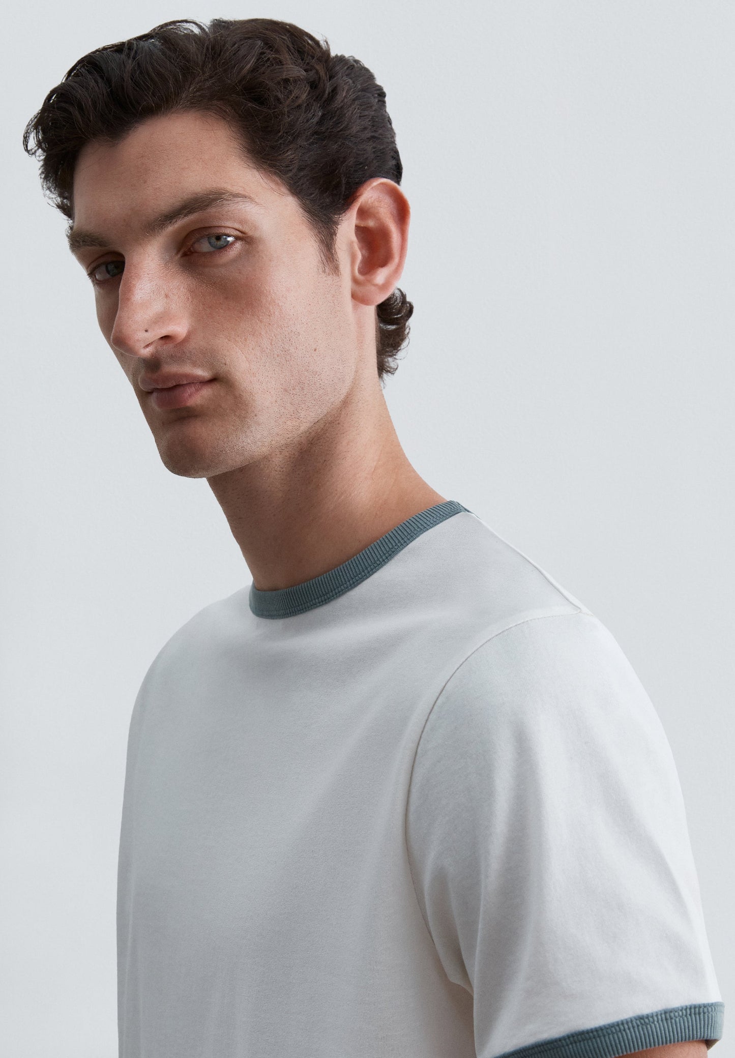 CONTRAST RIBBED T-SHIRT