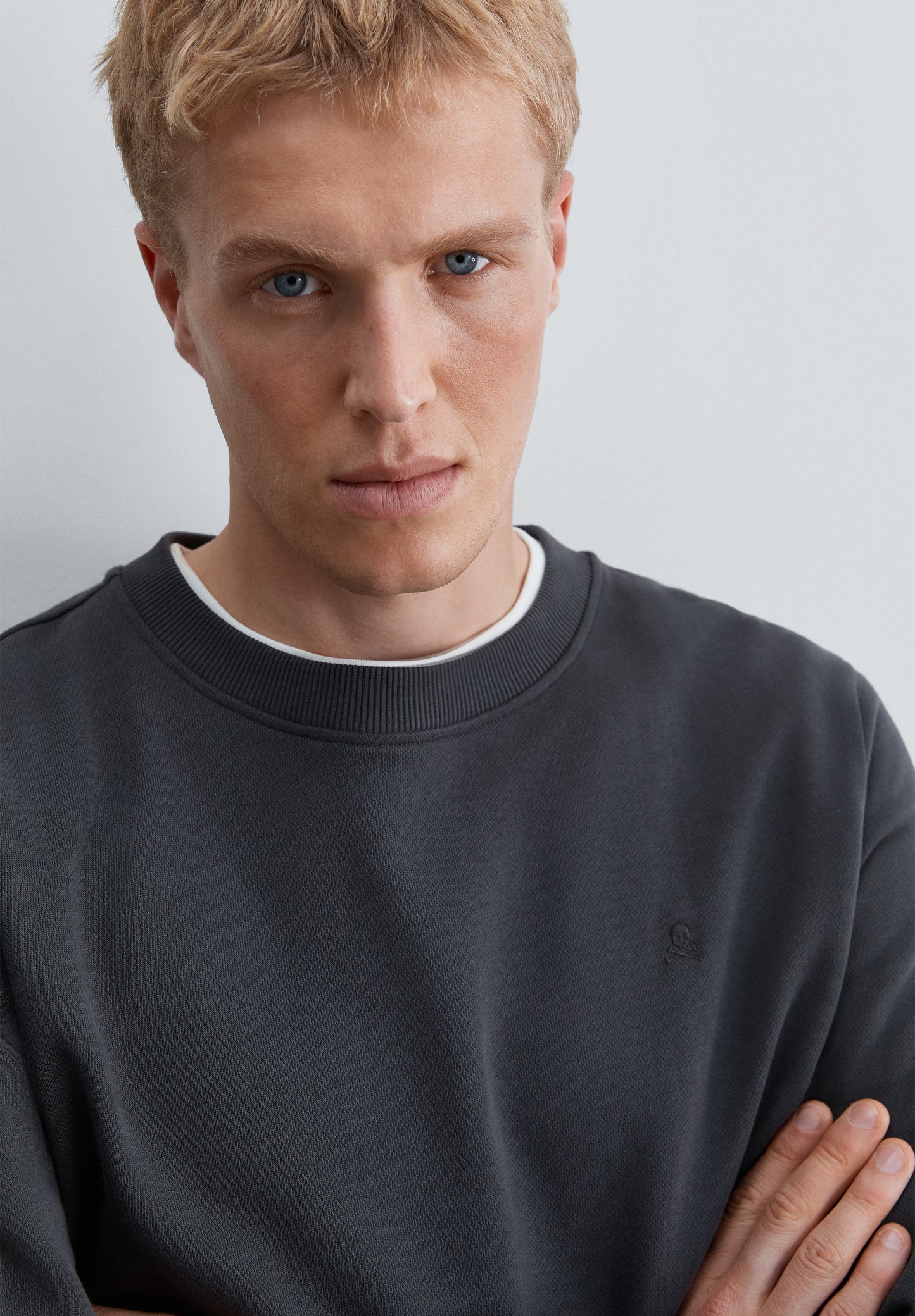 CREWNECK SWEATSHIRT WITH TONAL EMBROIDERY
