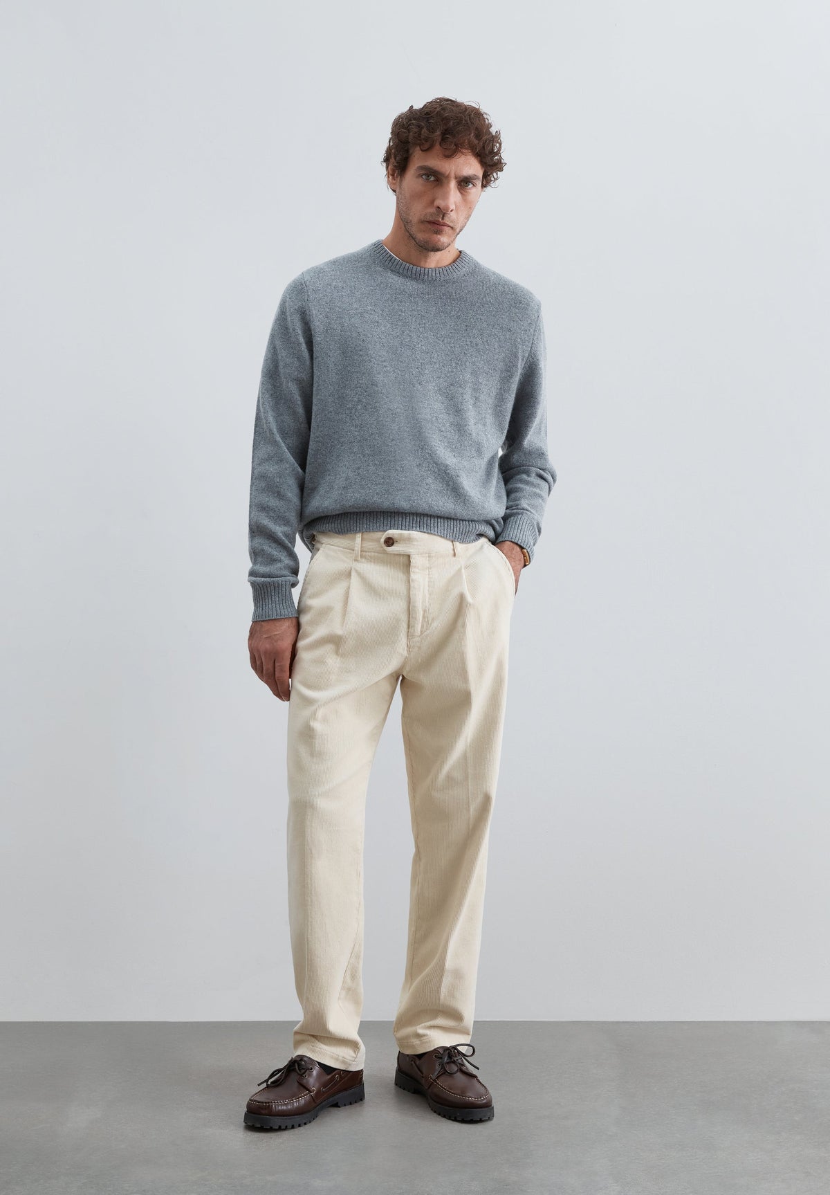 ROUND NECK WOOL SWEATER