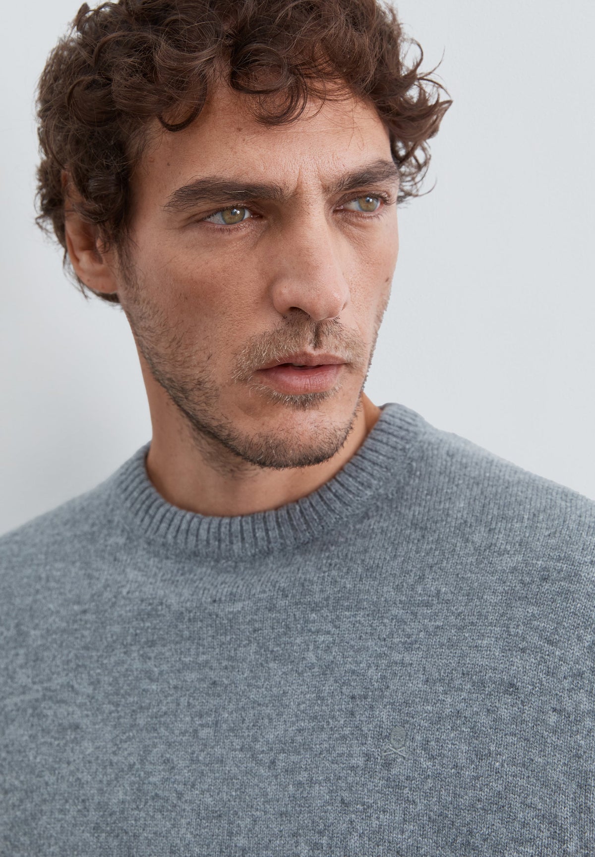 ROUND NECK WOOL SWEATER