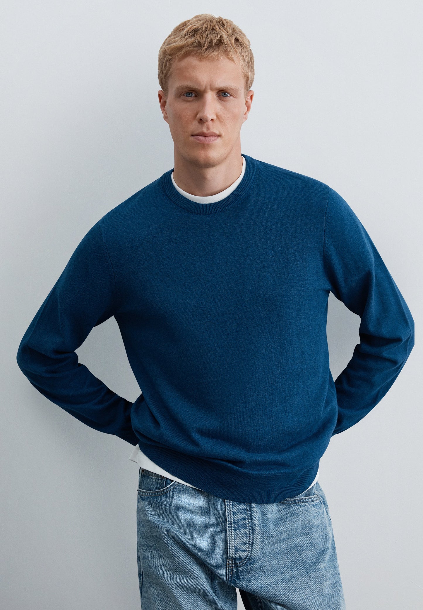 KNIT ROUND NECK SWEATER