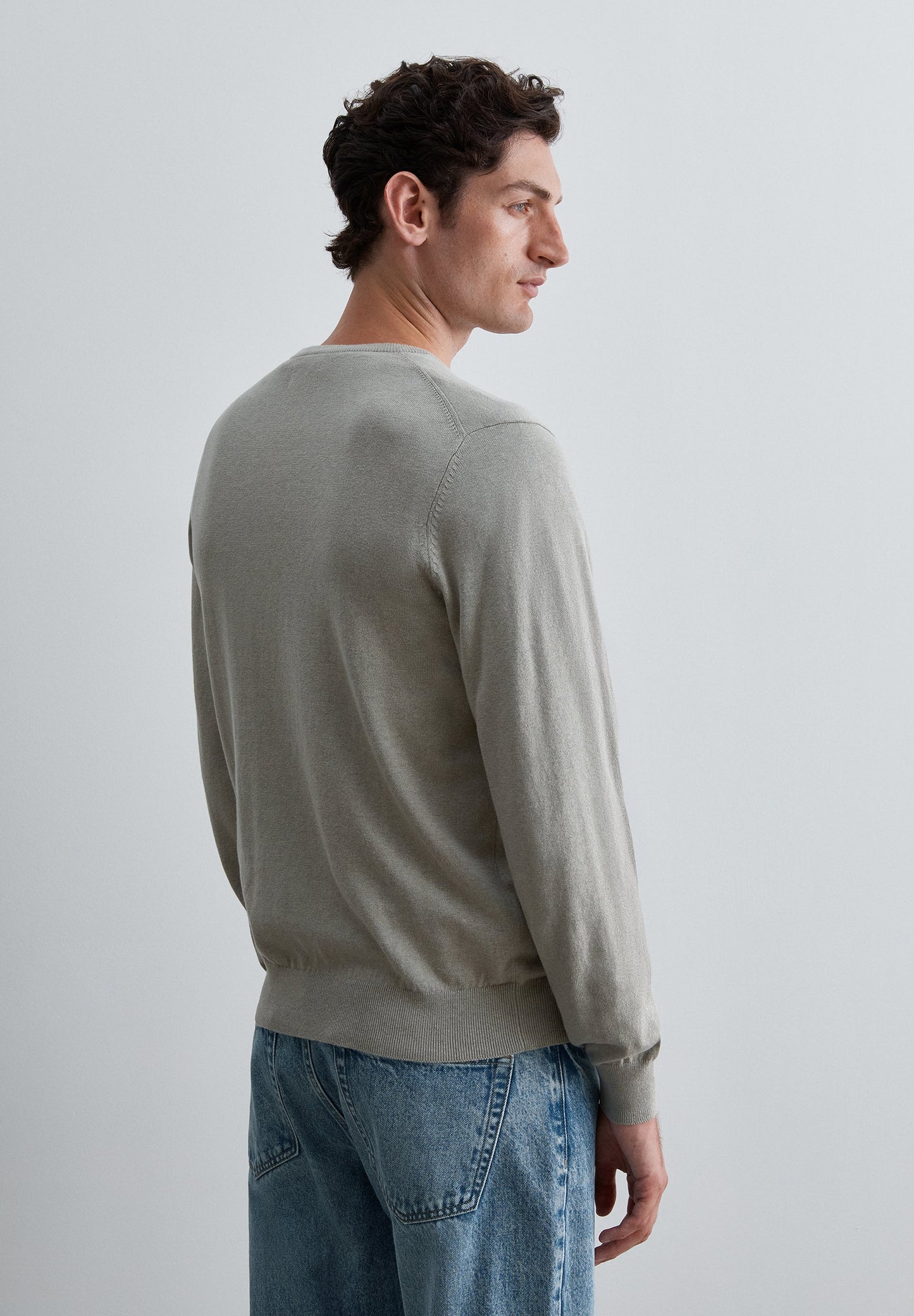 KNIT ROUND NECK SWEATER