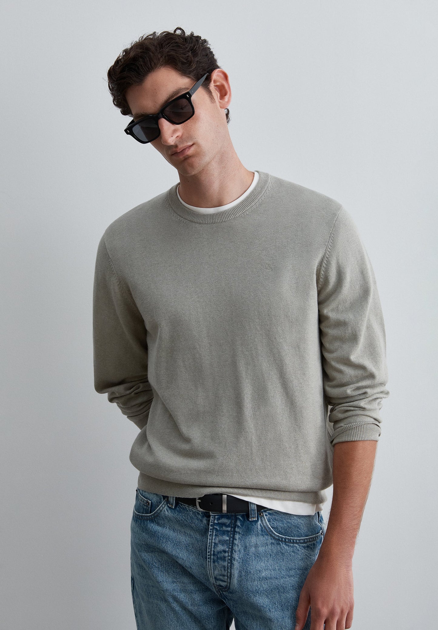 KNIT ROUND NECK SWEATER