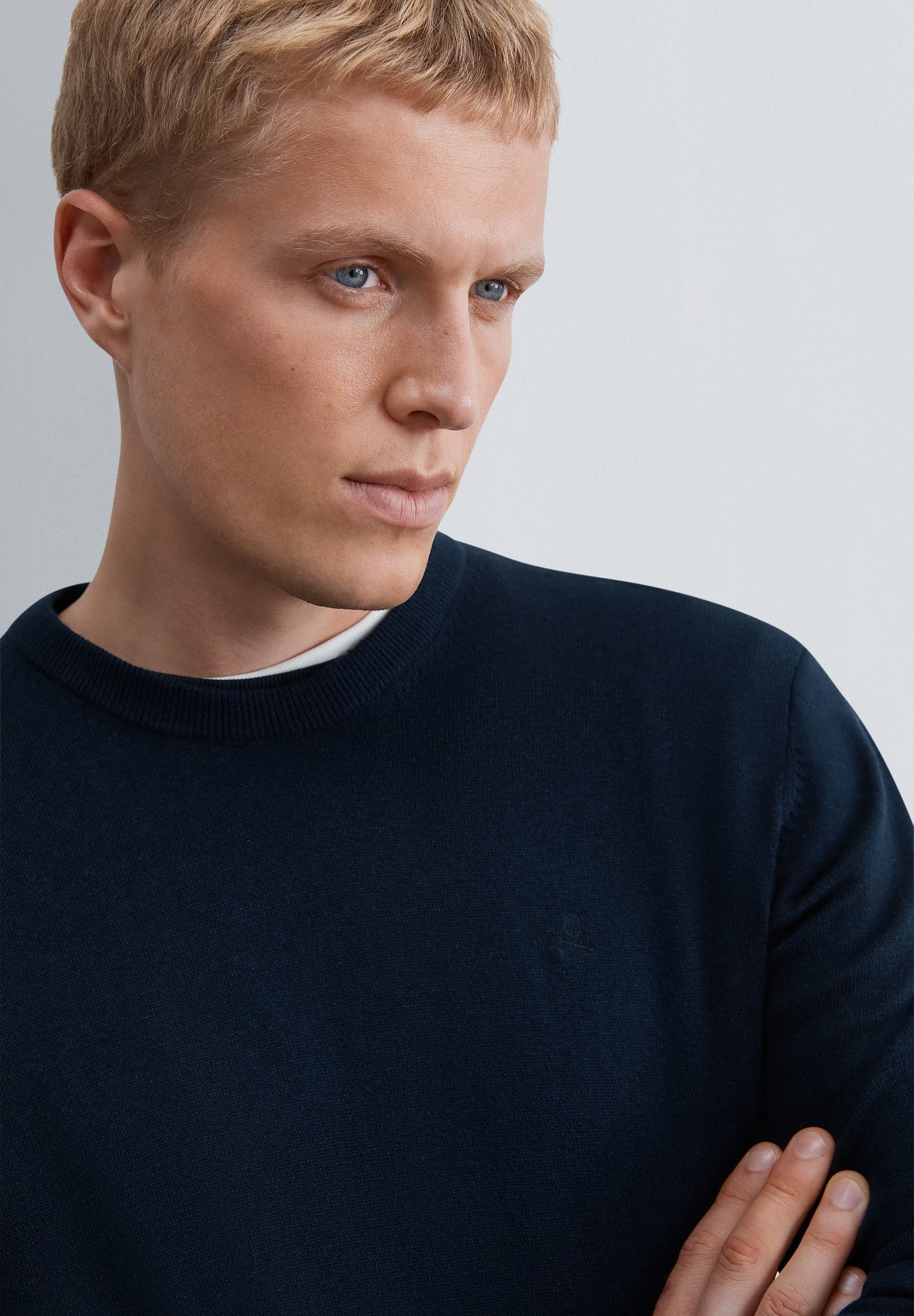 KNIT ROUND NECK SWEATER