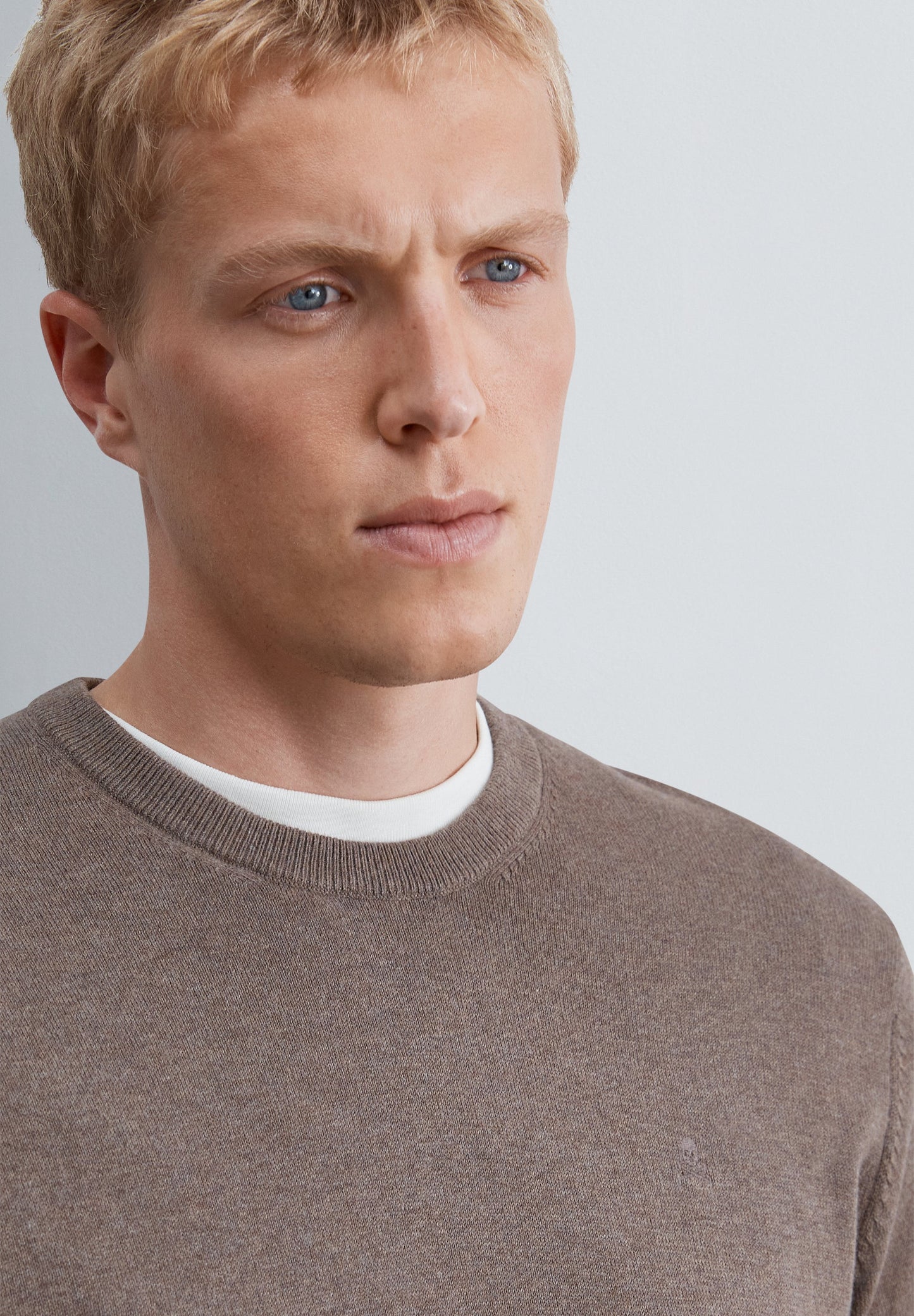 KNIT ROUND NECK SWEATER