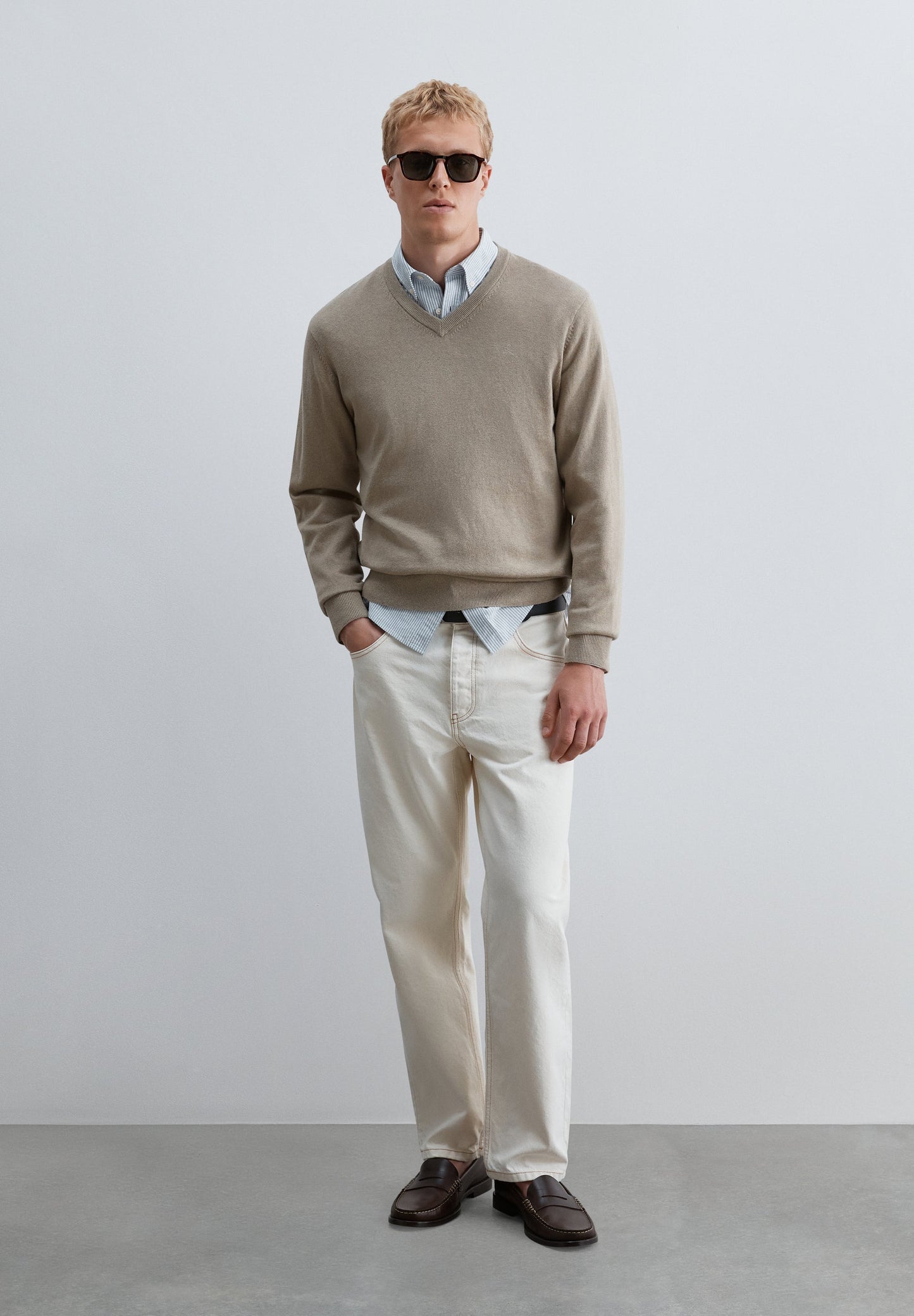 KNIT V-NECK SWEATER