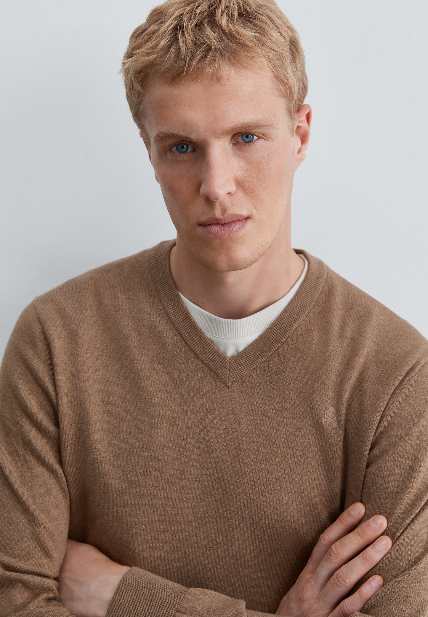 KNIT V-NECK SWEATER