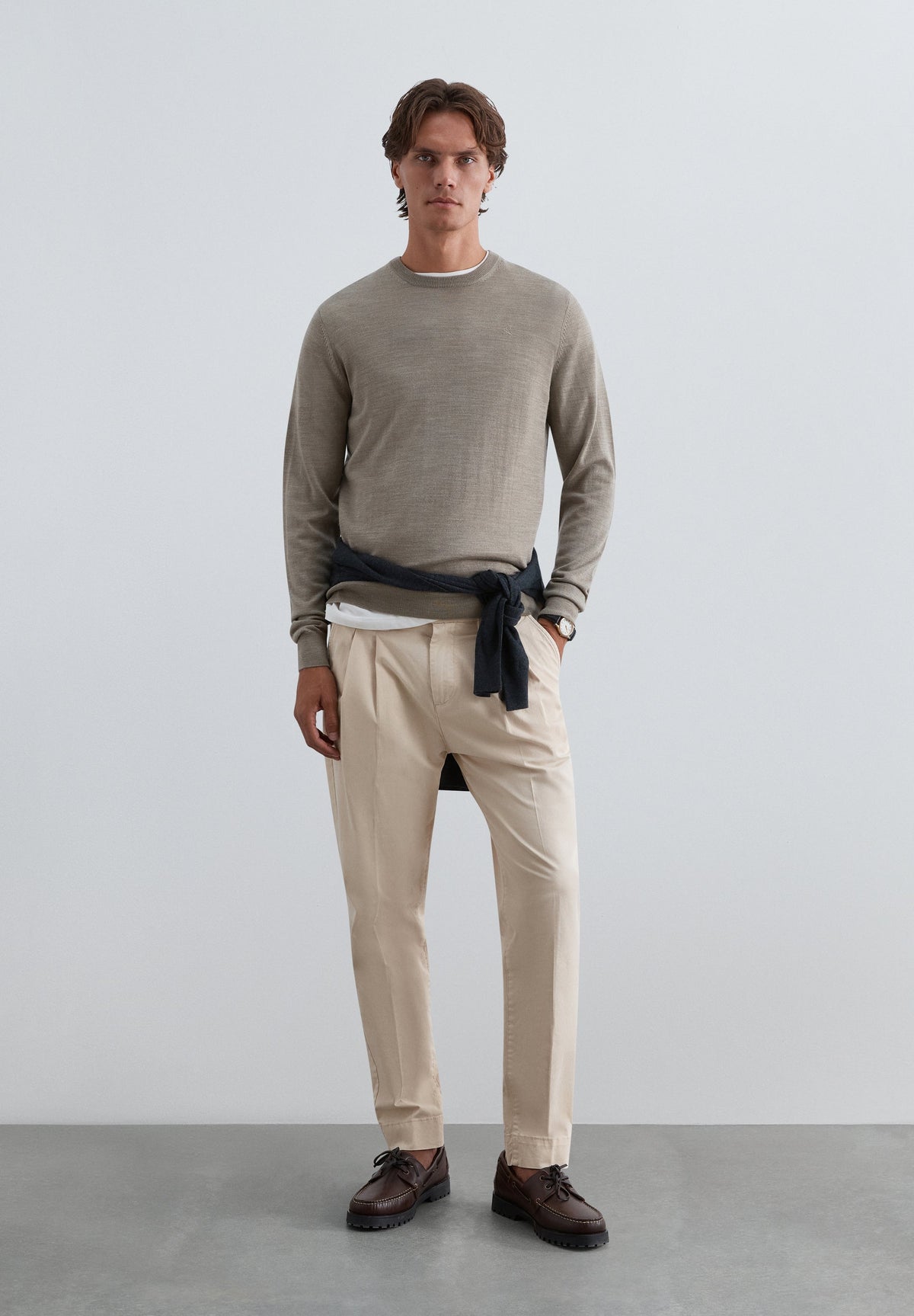 ROUND NECK WOOL SWEATER