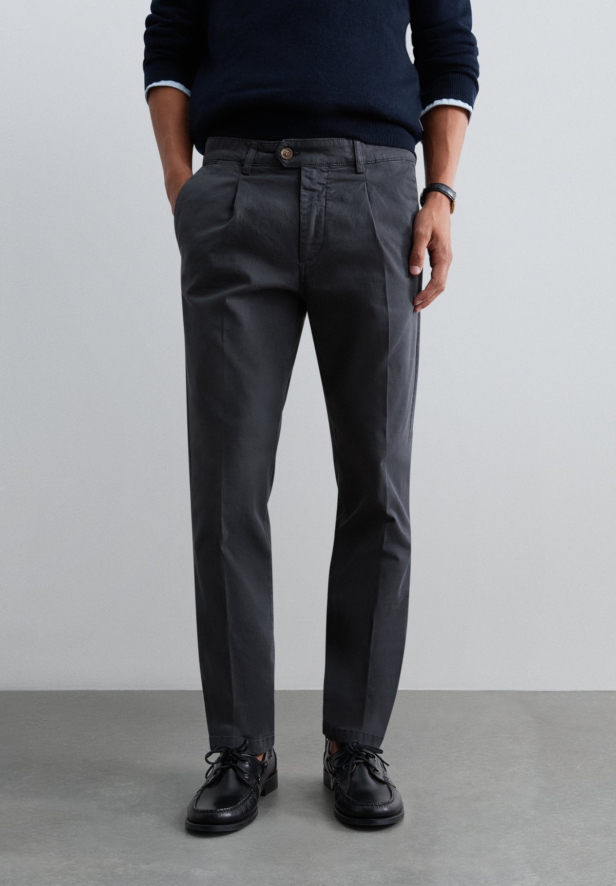 CHINO TROUSERS WITH DARTS