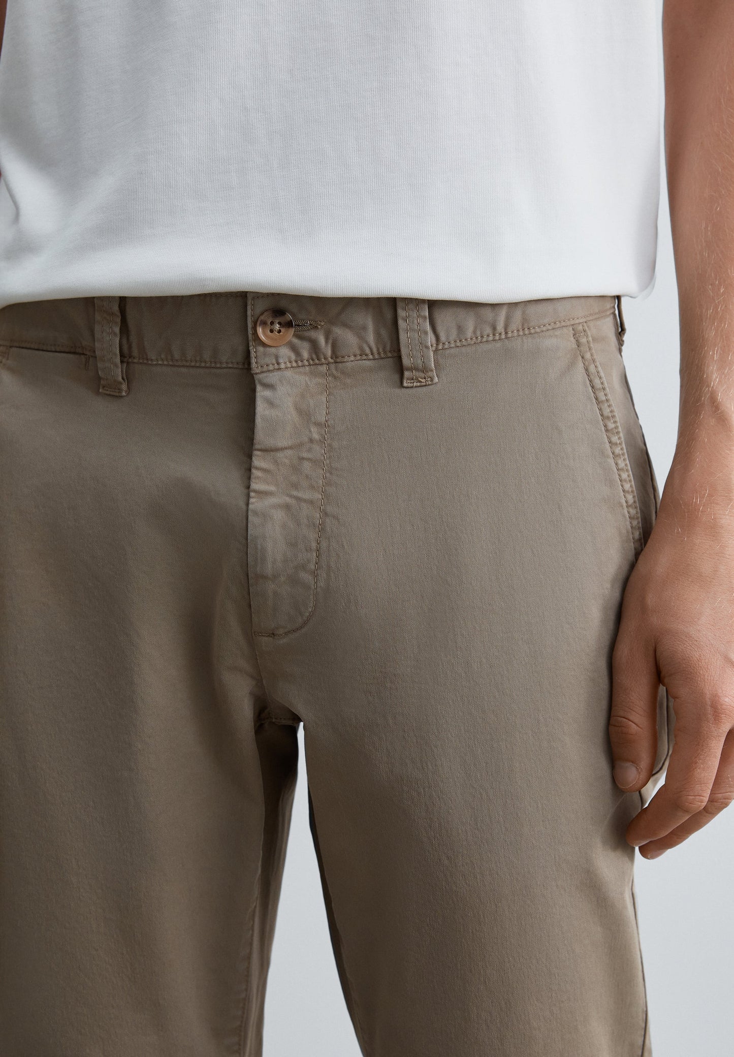 REGULAR FIT CHINO TROUSERS