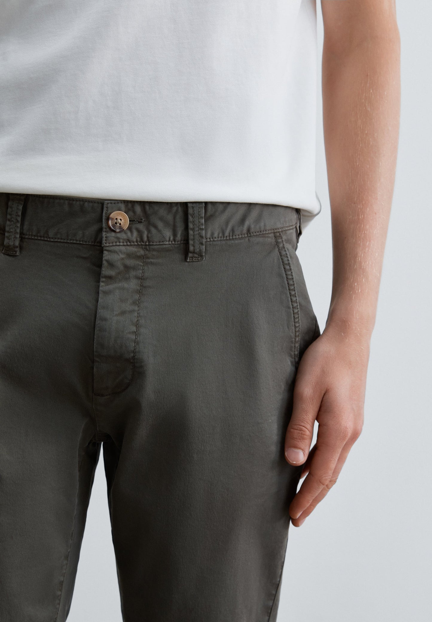 REGULAR FIT CHINO TROUSERS