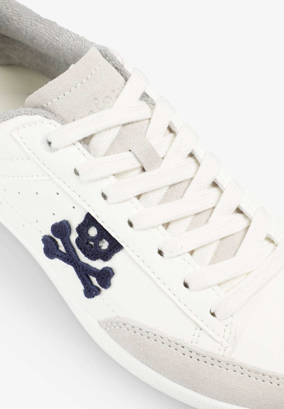 SNEAKERS WITH SIDE SKULL
