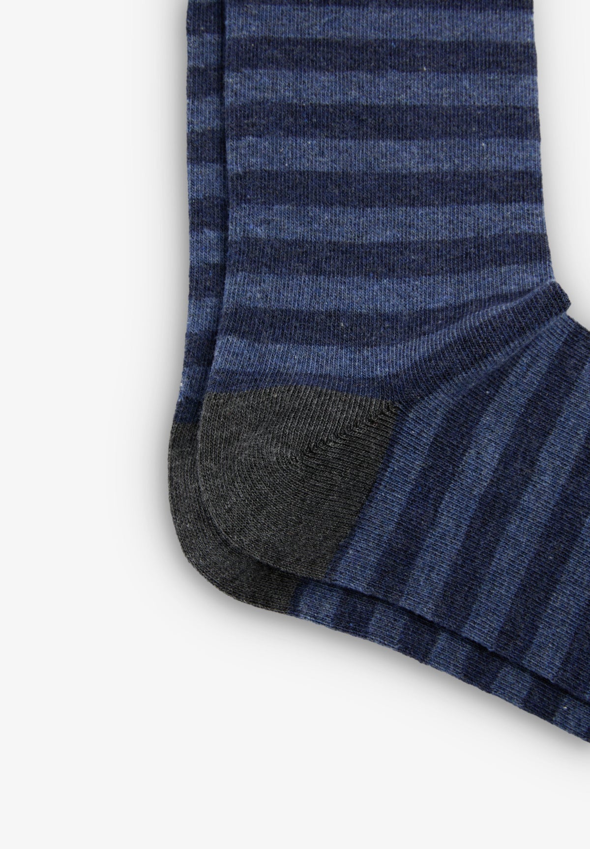 CONTRAST STRIPED SOCKS