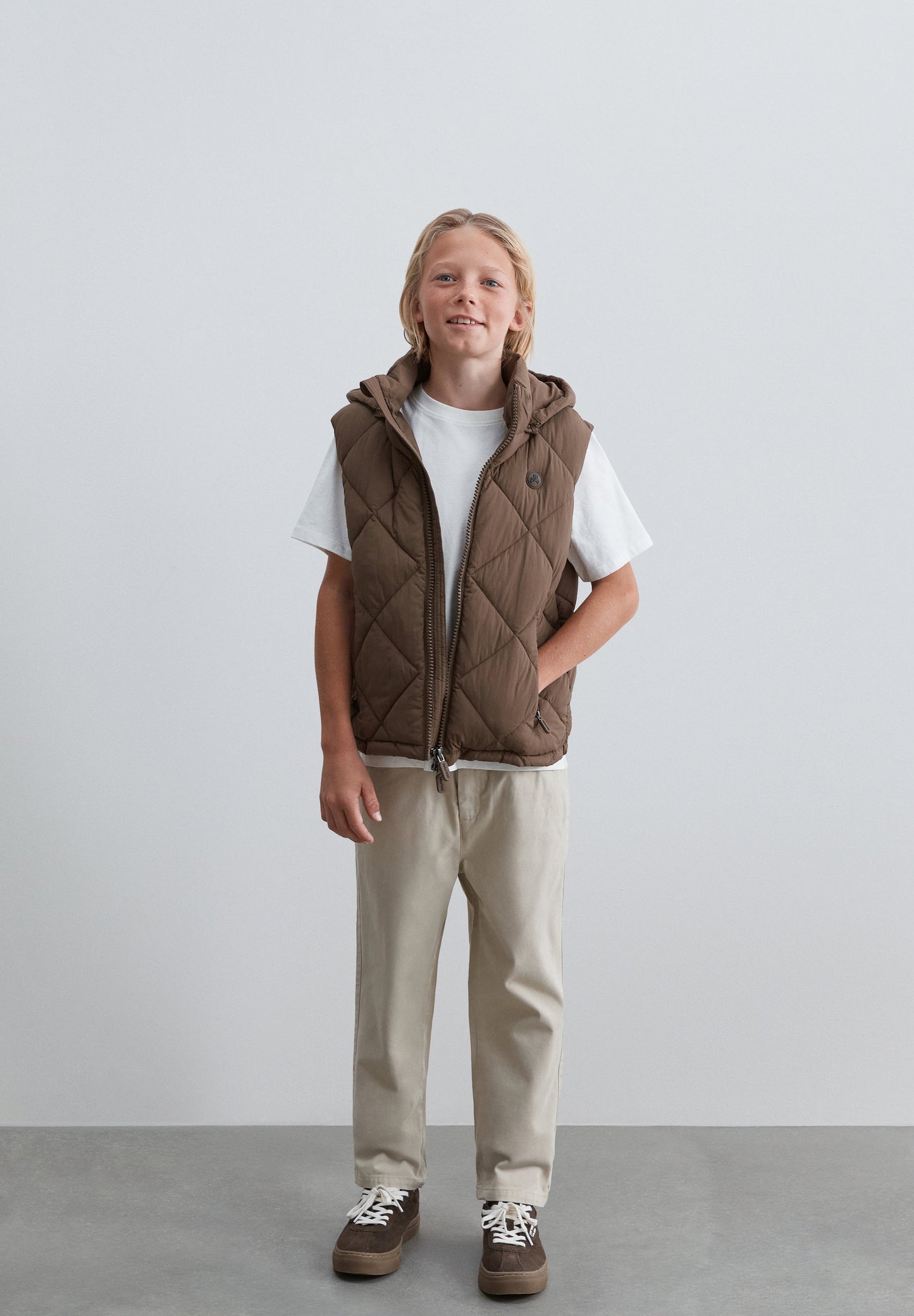 PADDED VEST WITH DETACHABLE HOOD