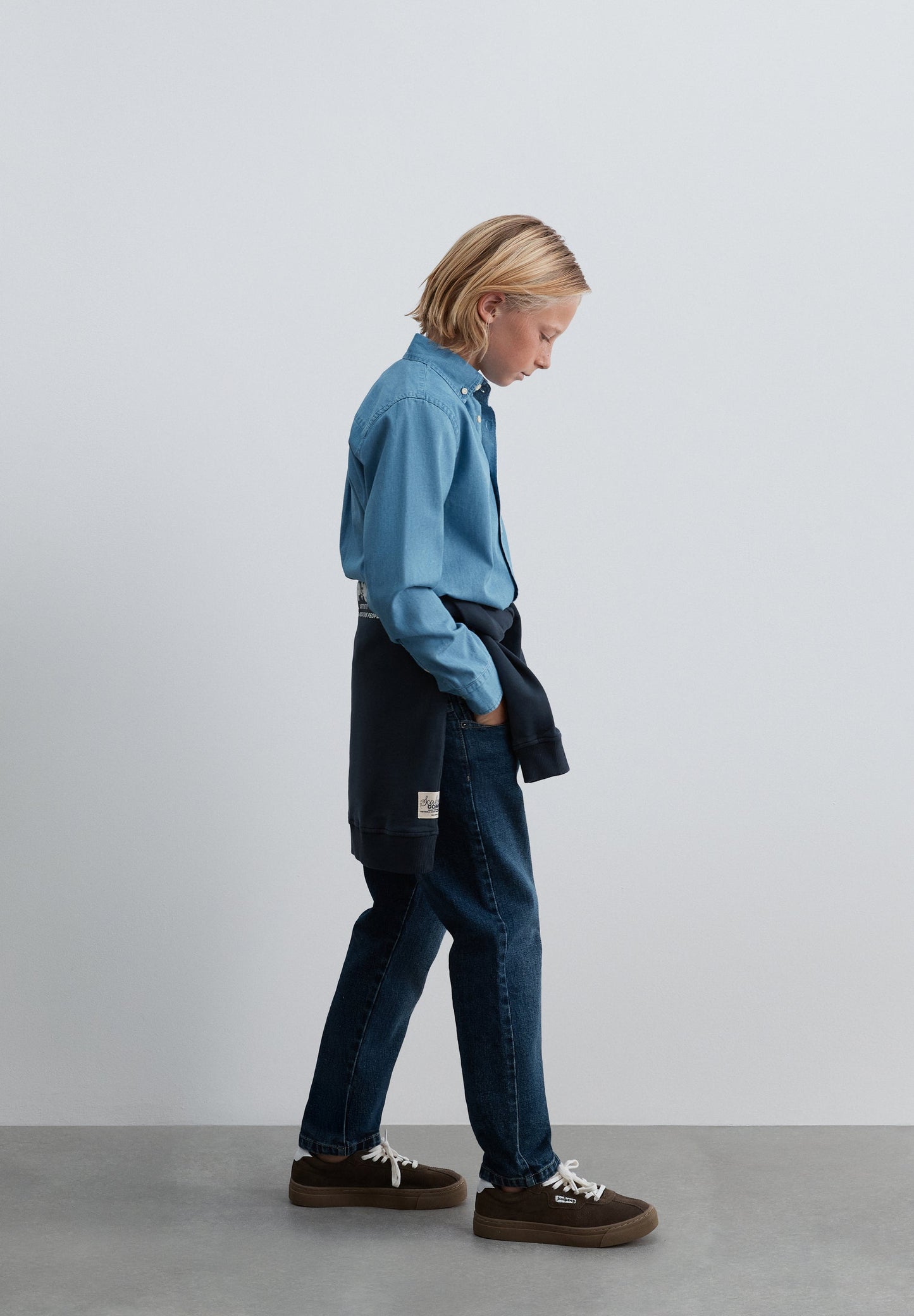 LIGHTWEIGHT EMBROIDERED DENIM SHIRT