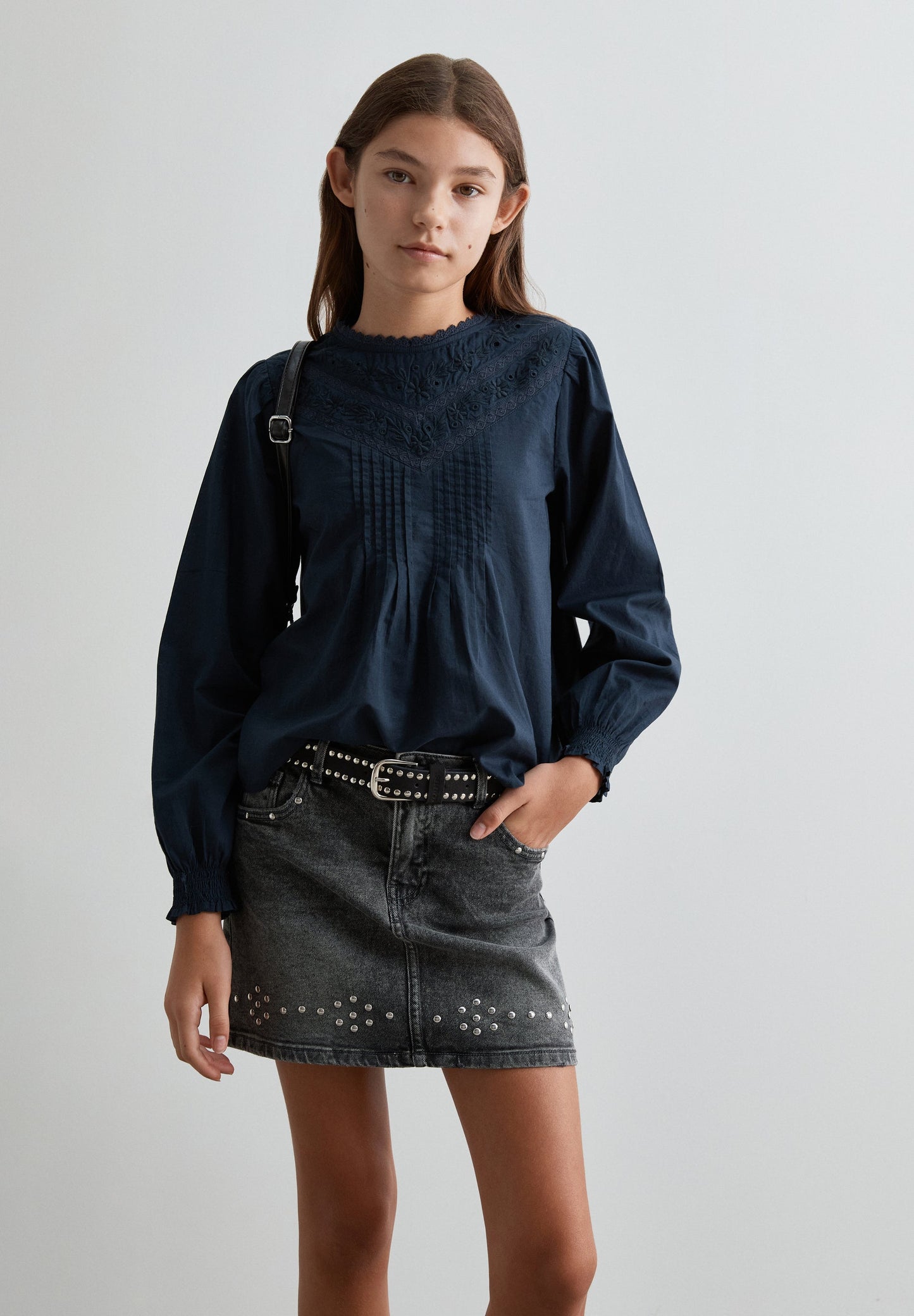 EMBROIDERED ROMANTIC BLOUSE