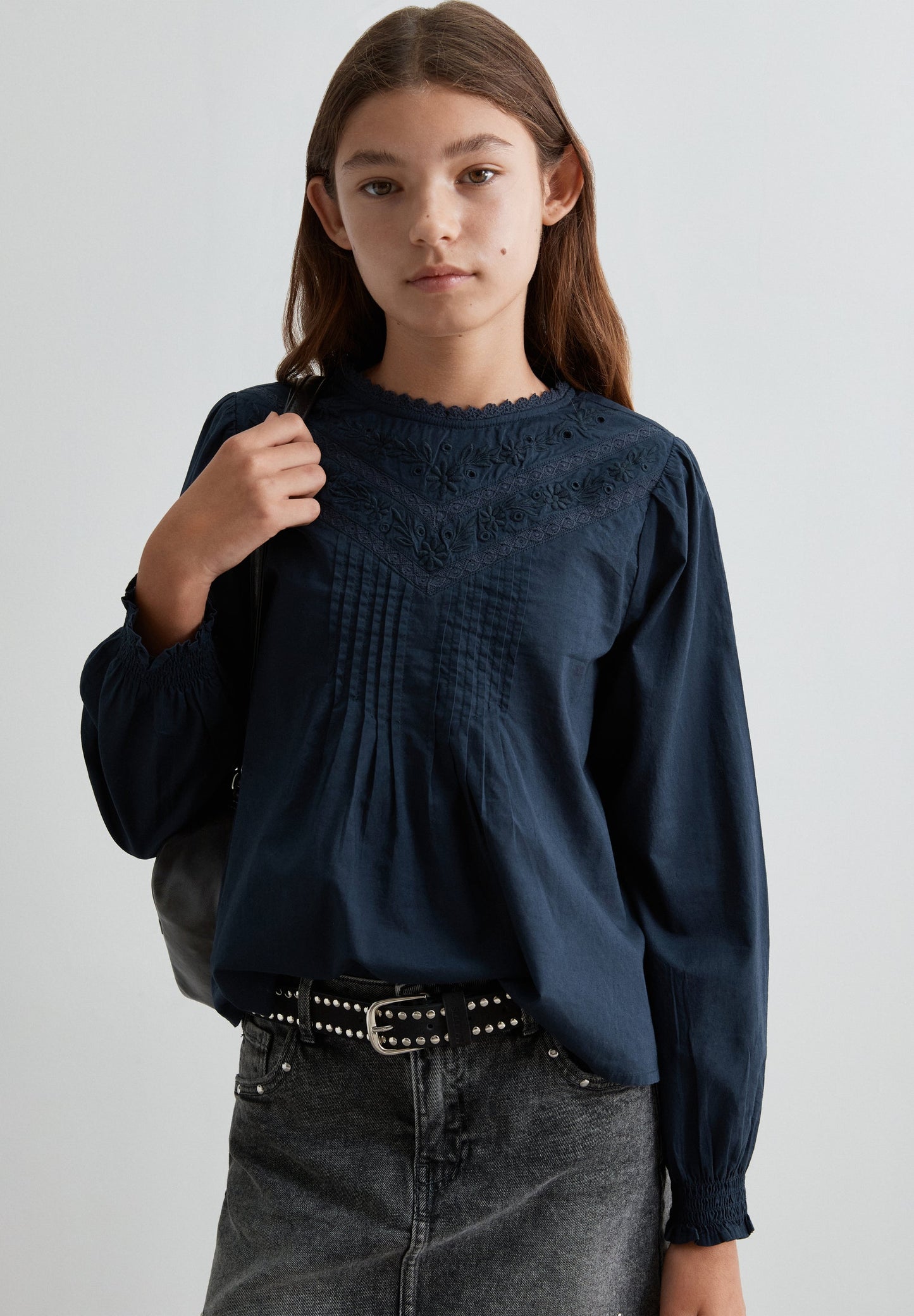 EMBROIDERED ROMANTIC BLOUSE