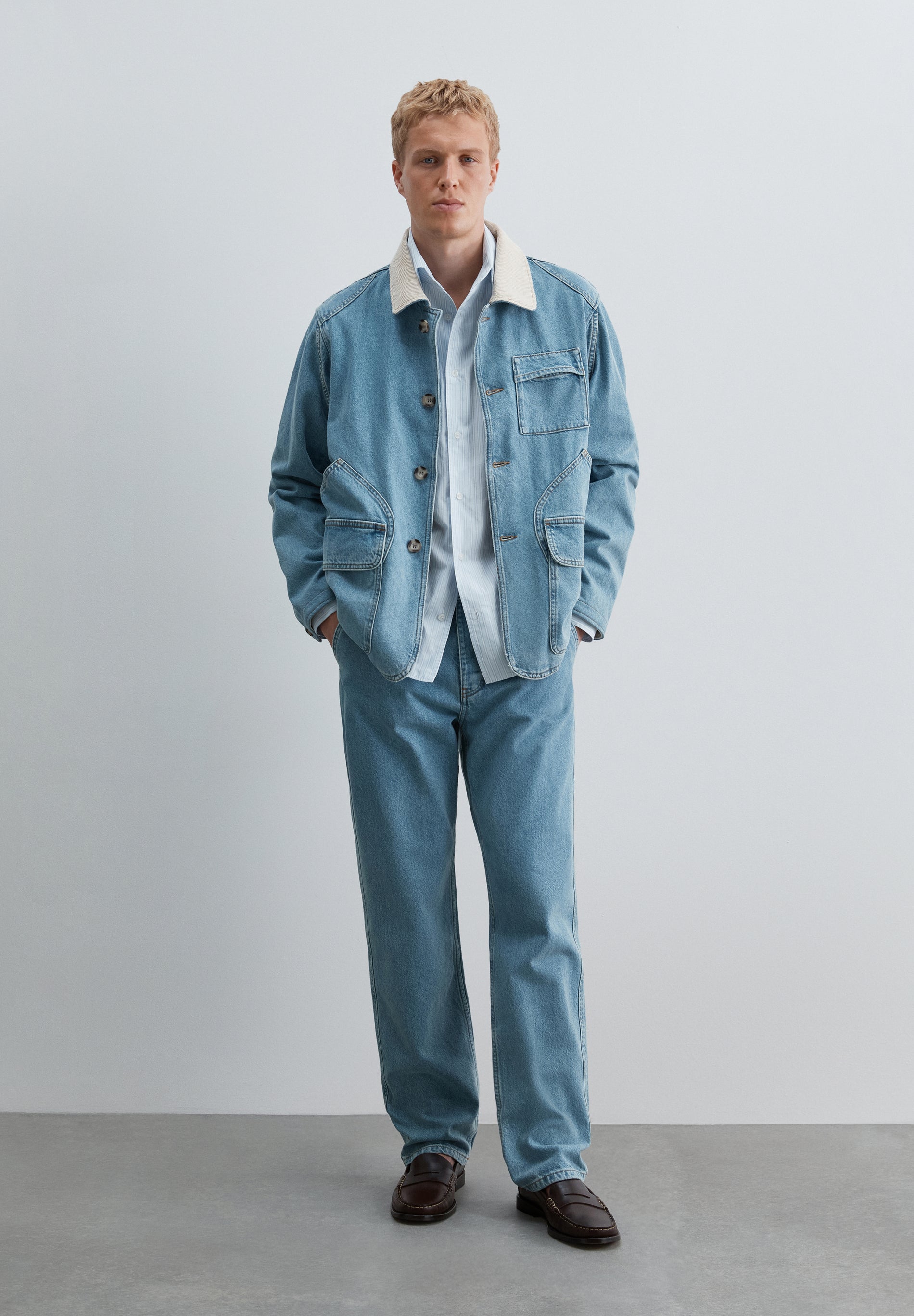 REGULAR FIT WASHED JEANS