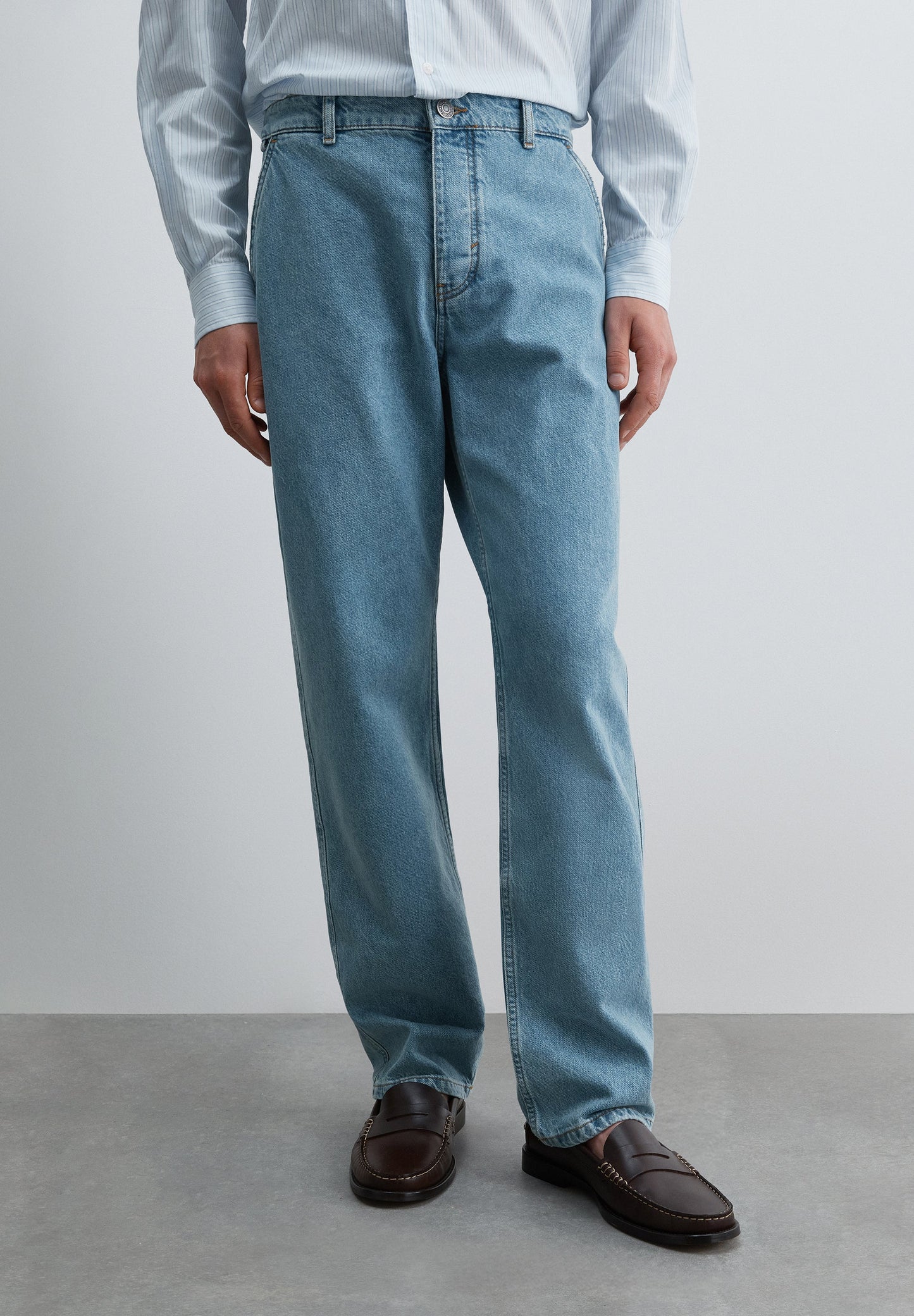 REGULAR FIT WASHED JEANS