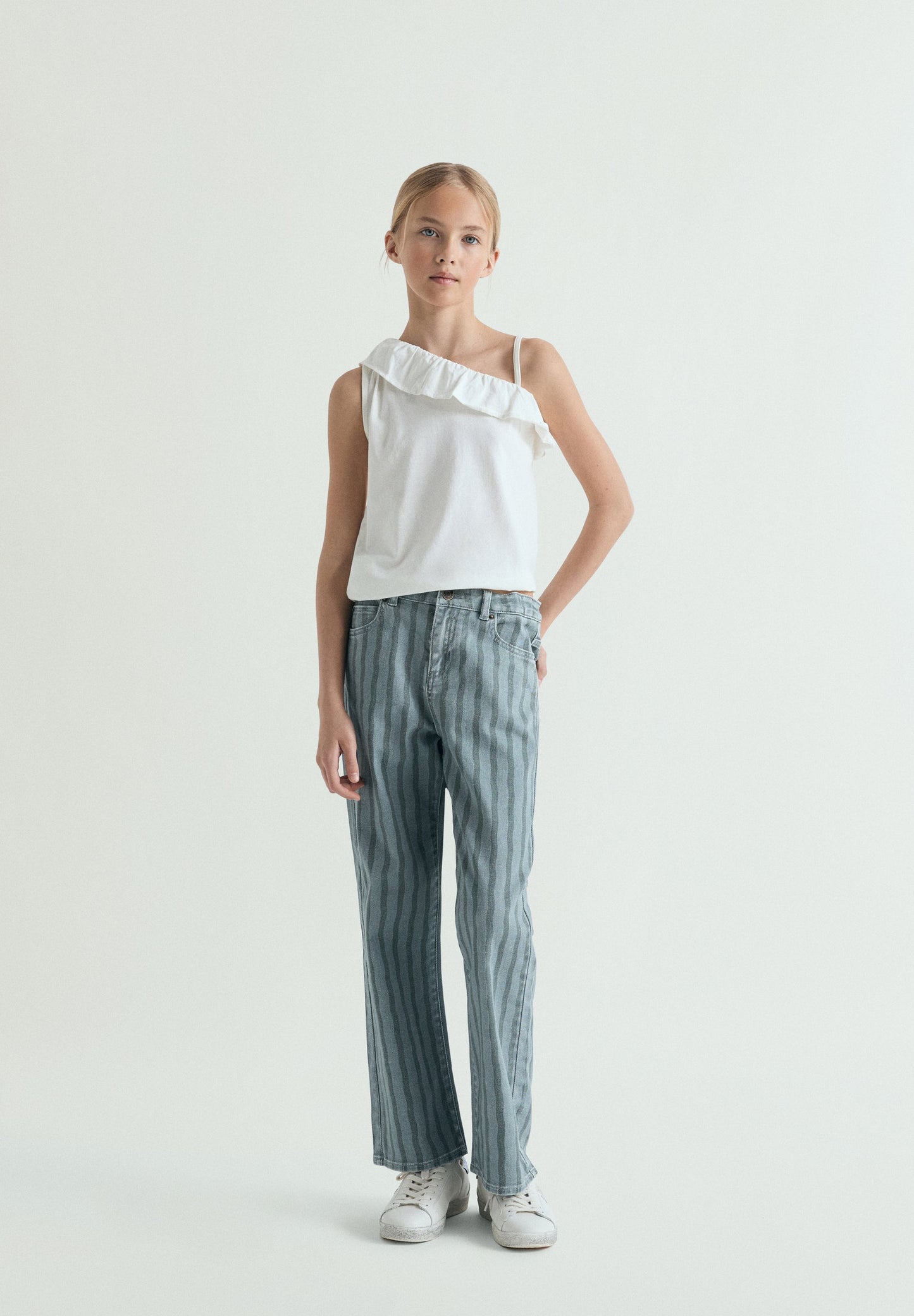 SCALLOPED JEANS