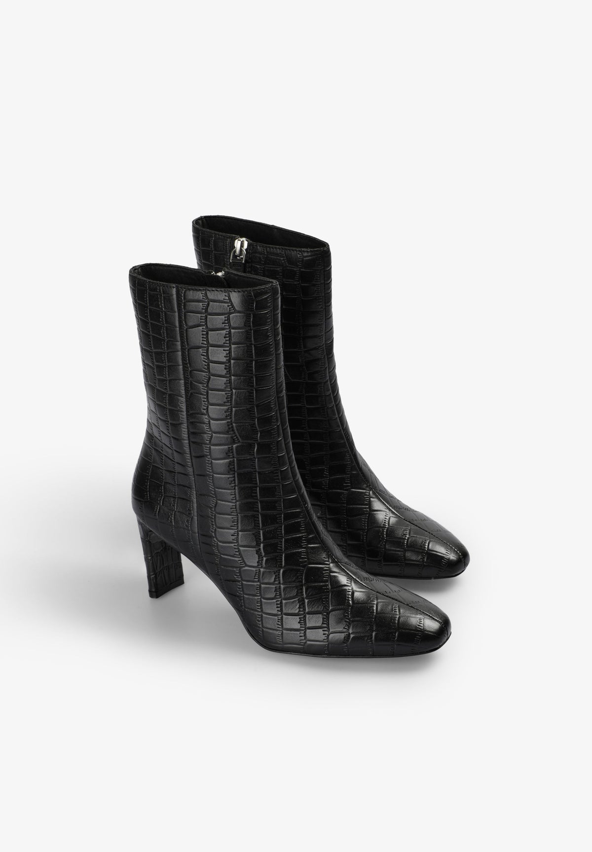LEATHER HIGH-HEELED BOOTS