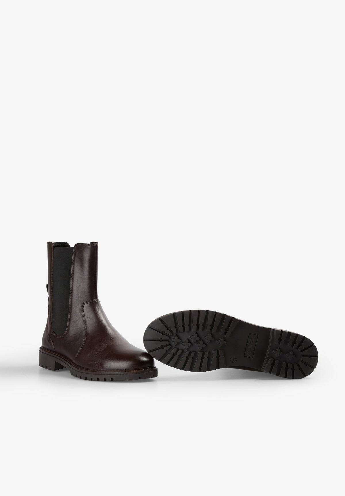 FLAT LEATHER ANKLE BOOTS