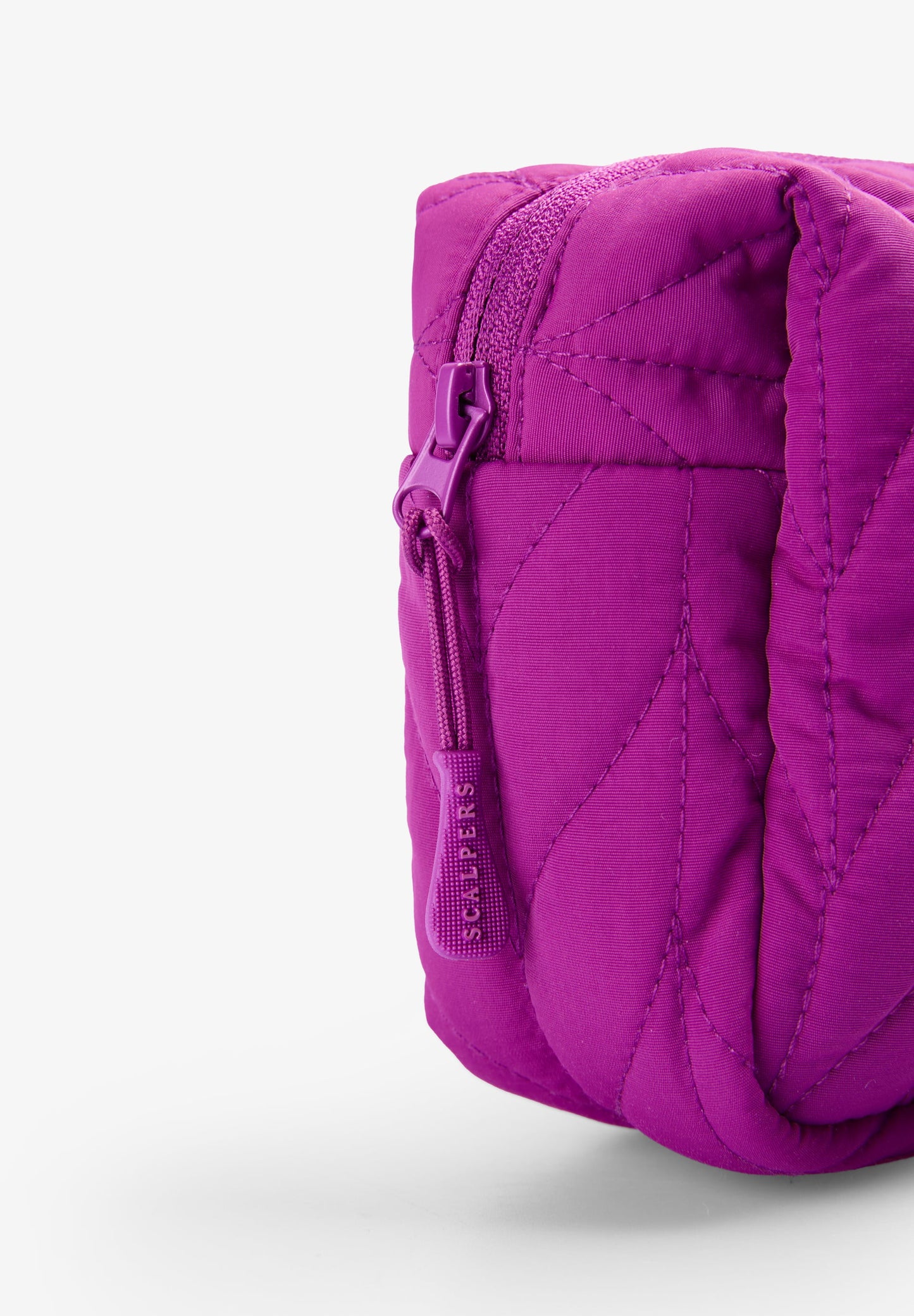 QUILTED TOILETRY BAG WITH SKULL