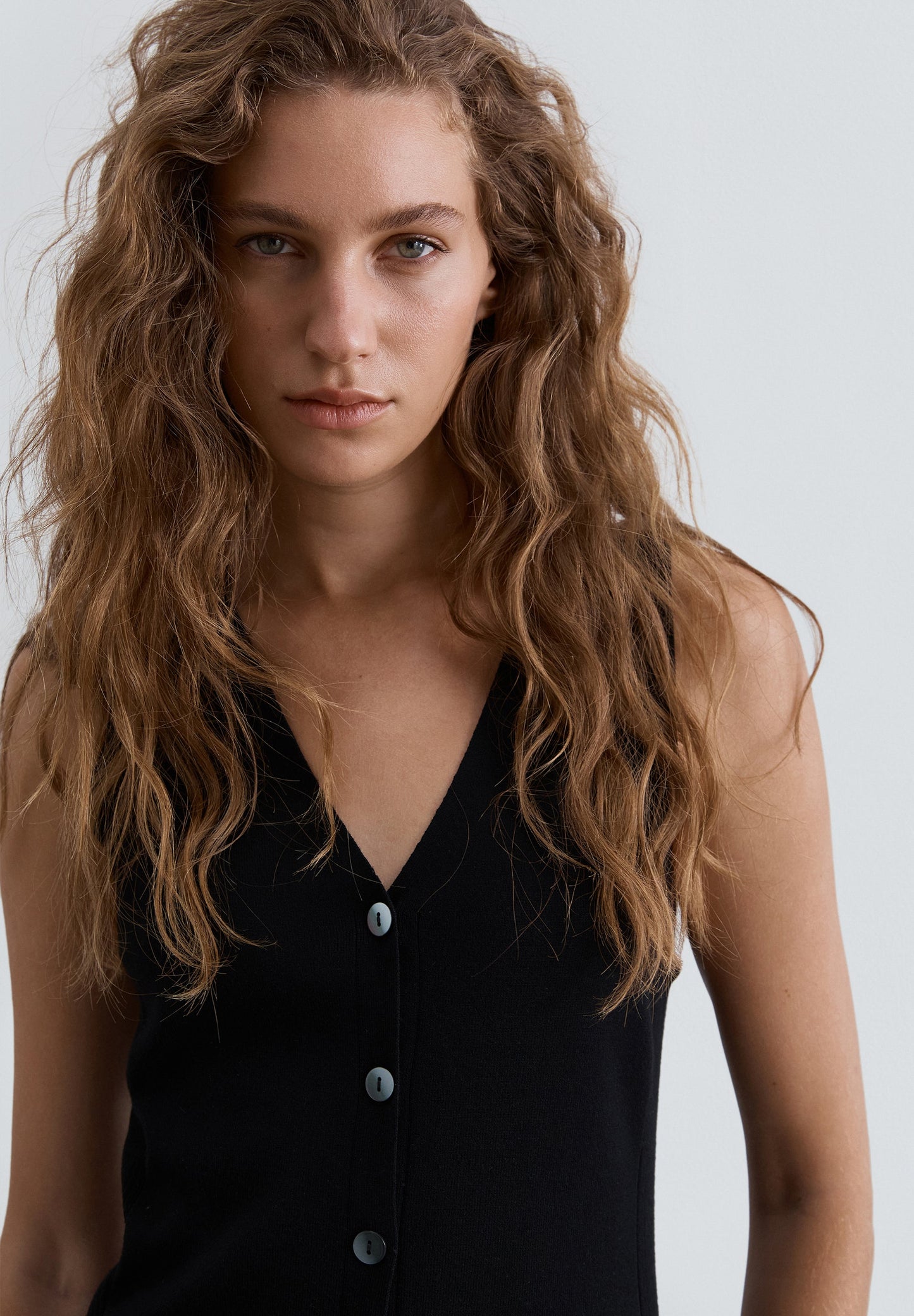 BUTTONED KNIT VEST