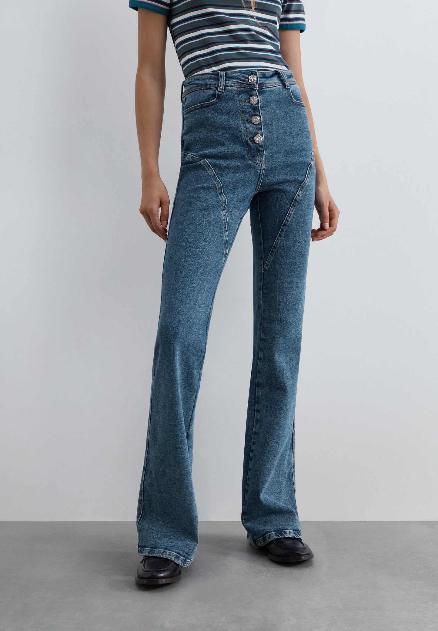 HIGH WAIST BOOTCUT JEANS