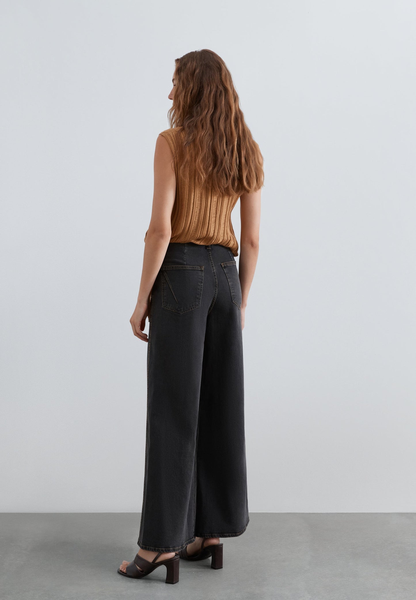 HIGH WAIST WIDE-LEG JEANS