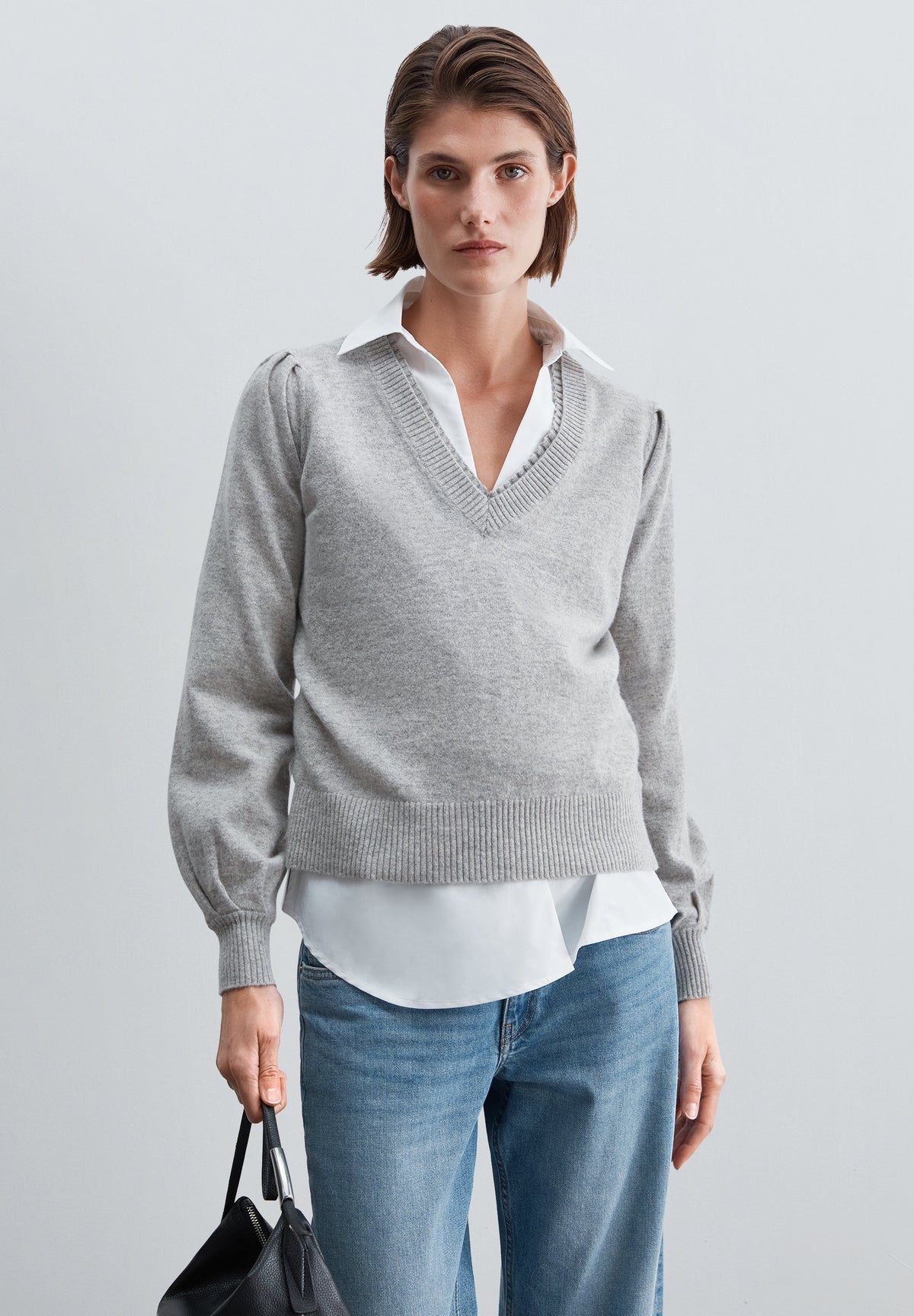 V-NECK WOOL SWEATER