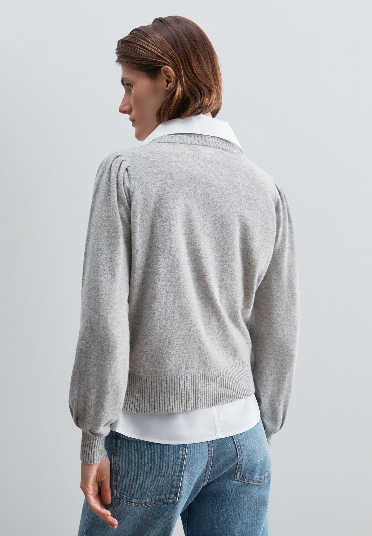 V-NECK WOOL SWEATER
