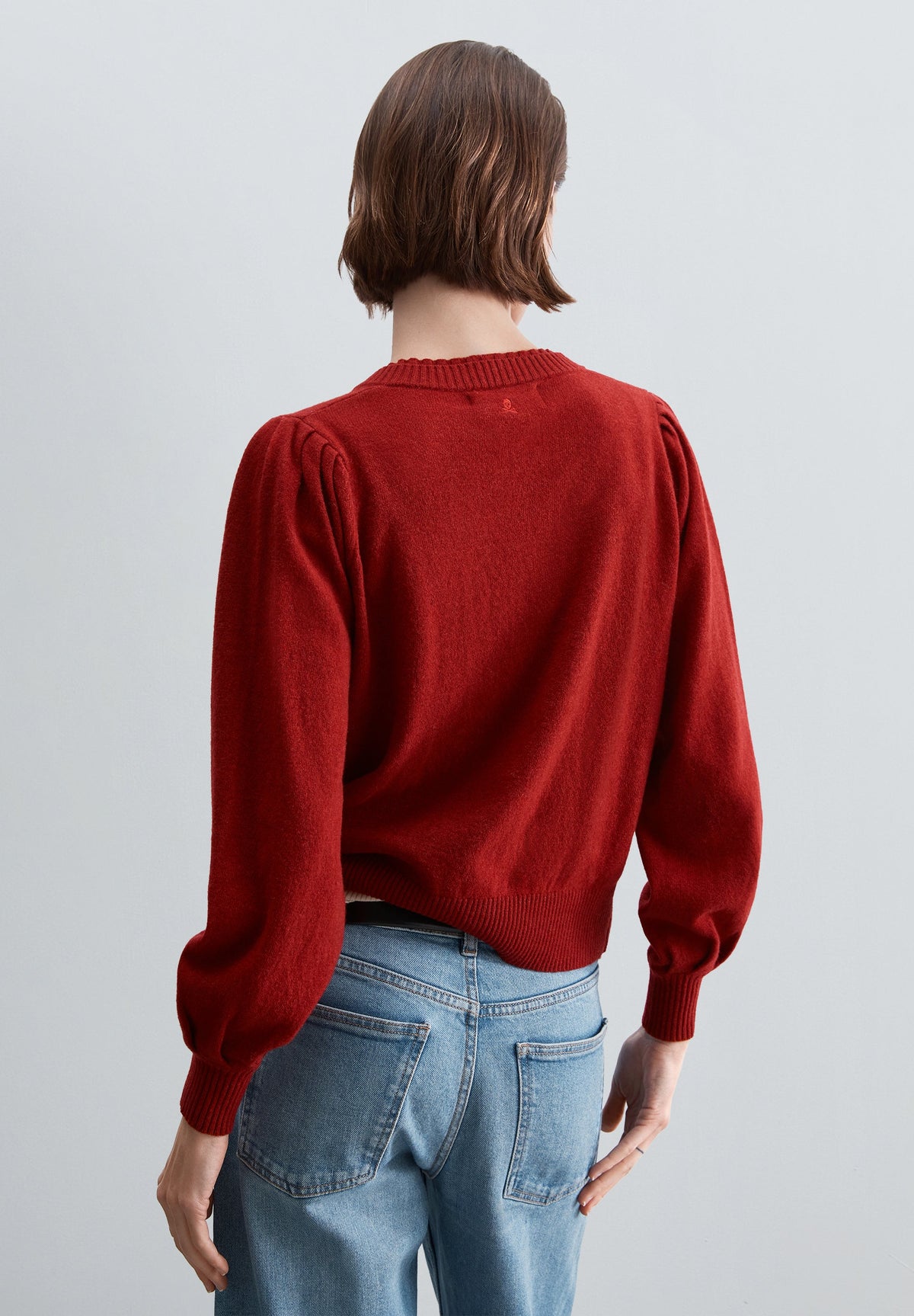 V-NECK WOOL SWEATER