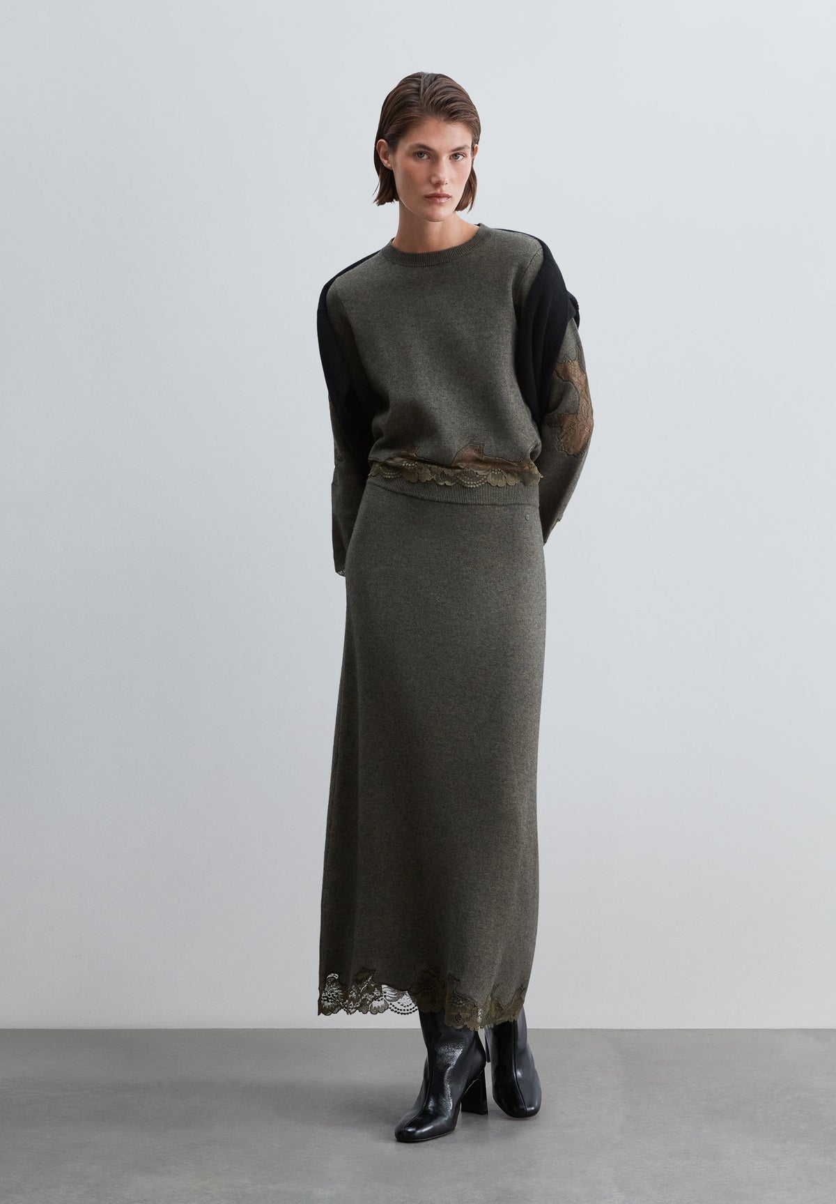 KNIT SKIRT WITH LACE