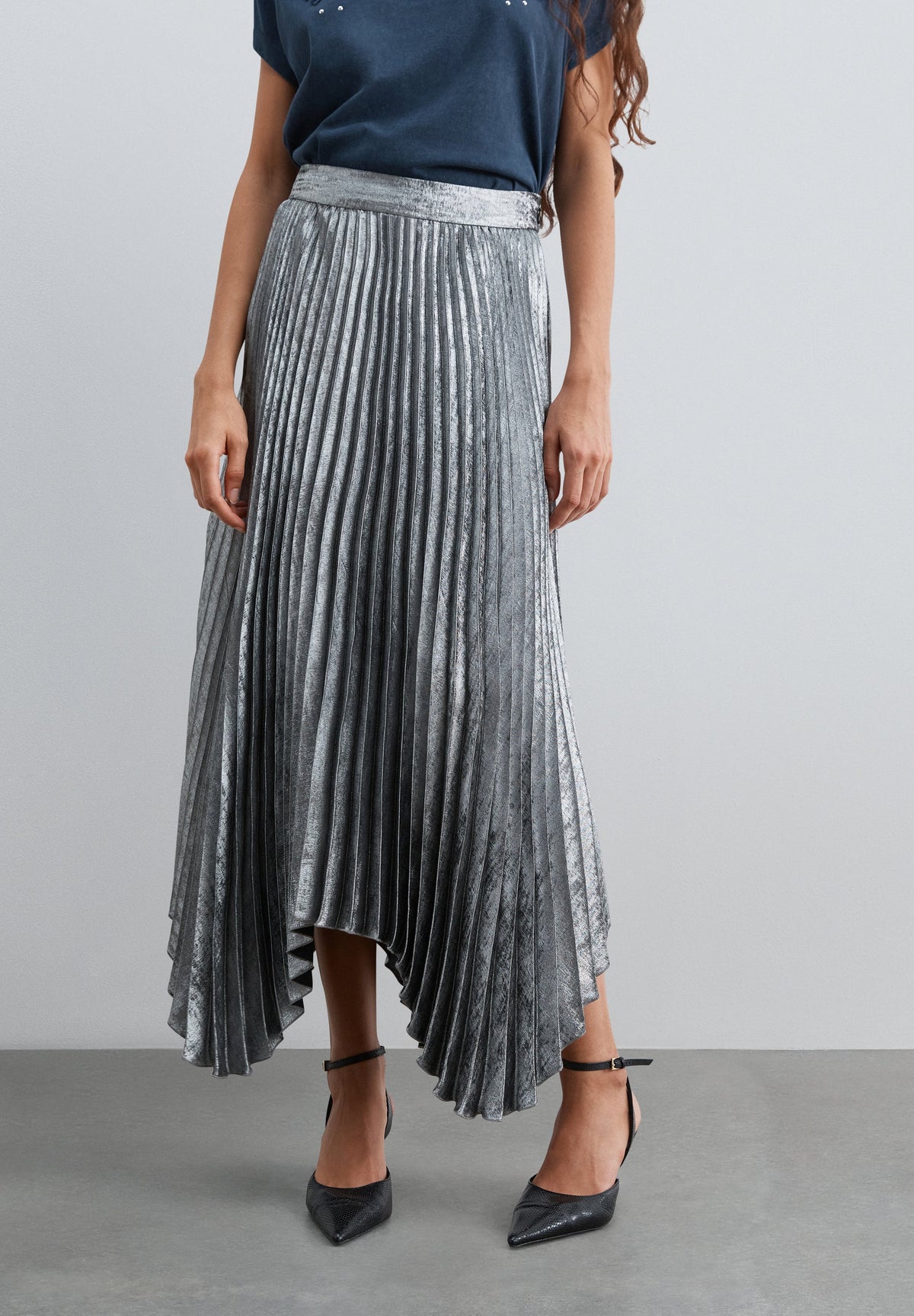 PLEATED METALLIC SKIRT