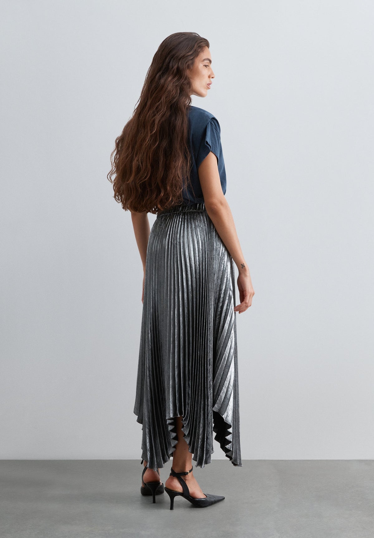 PLEATED METALLIC SKIRT