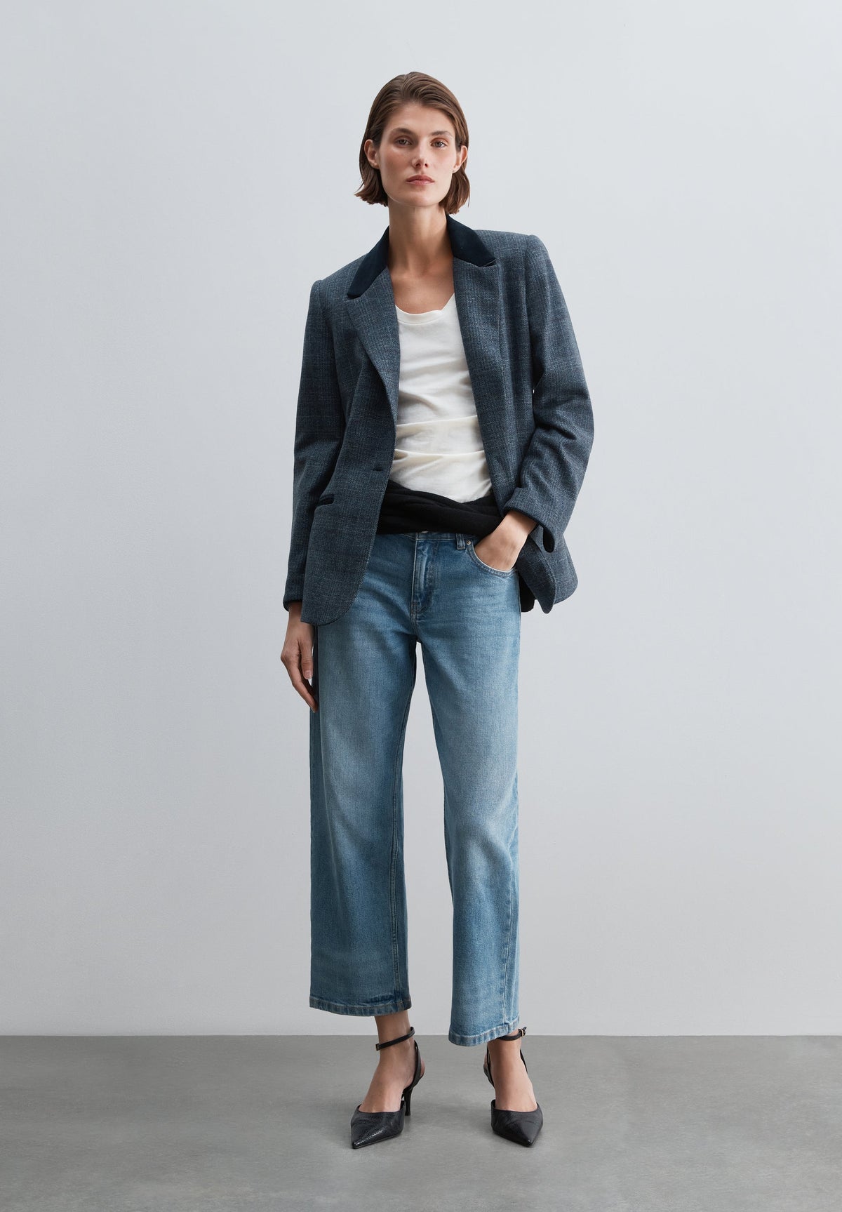 BLAZER WITH VELVET DETAILS