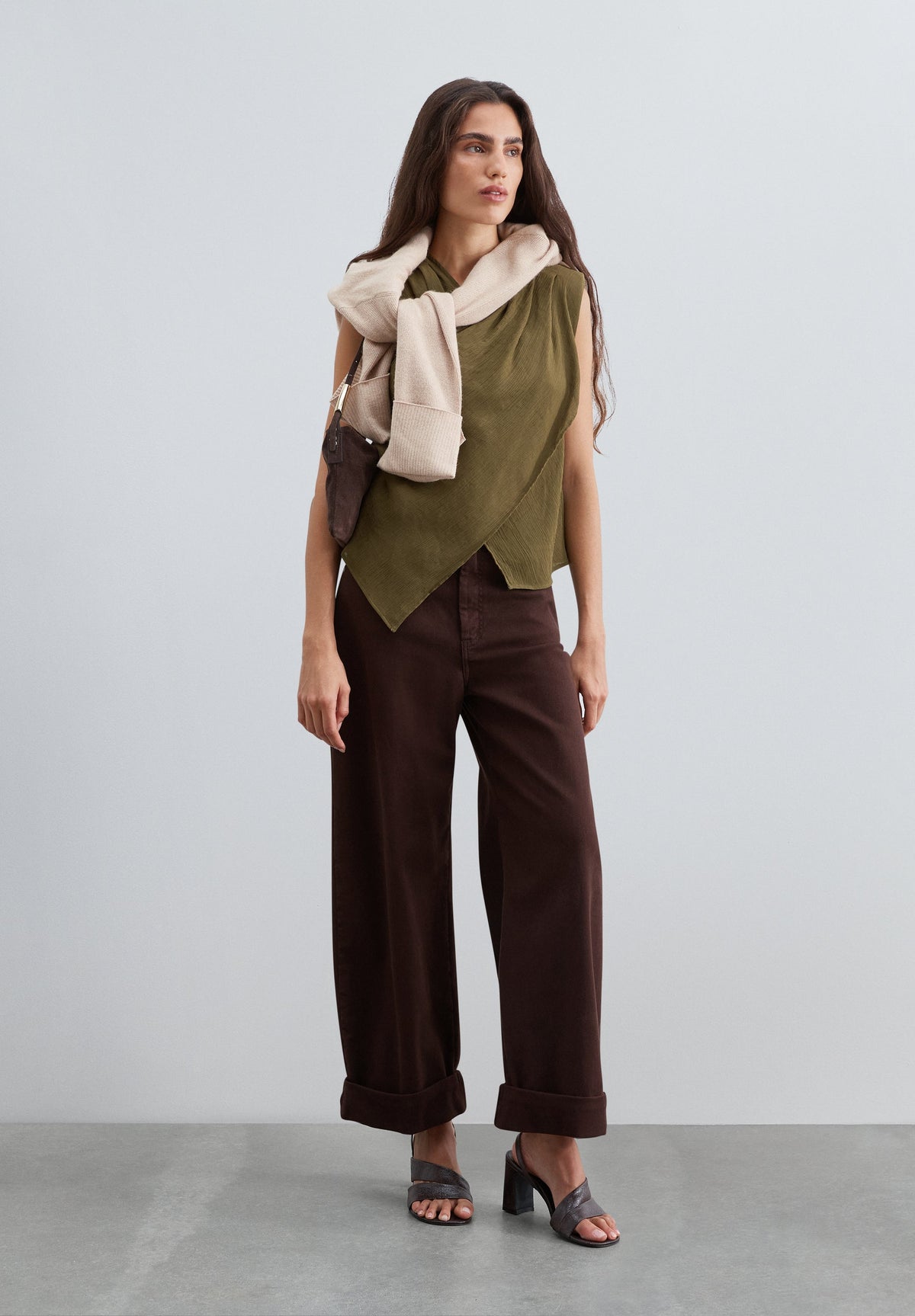 TEXTURED CROSSOVER TOP