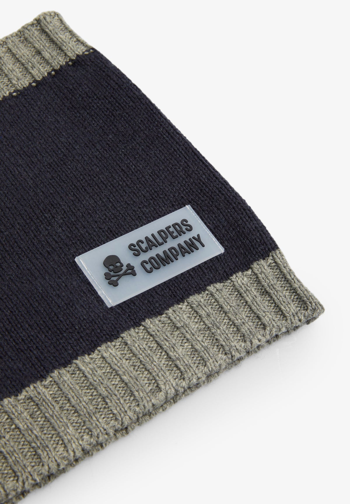 CONTRAST KNIT NECK WARMER