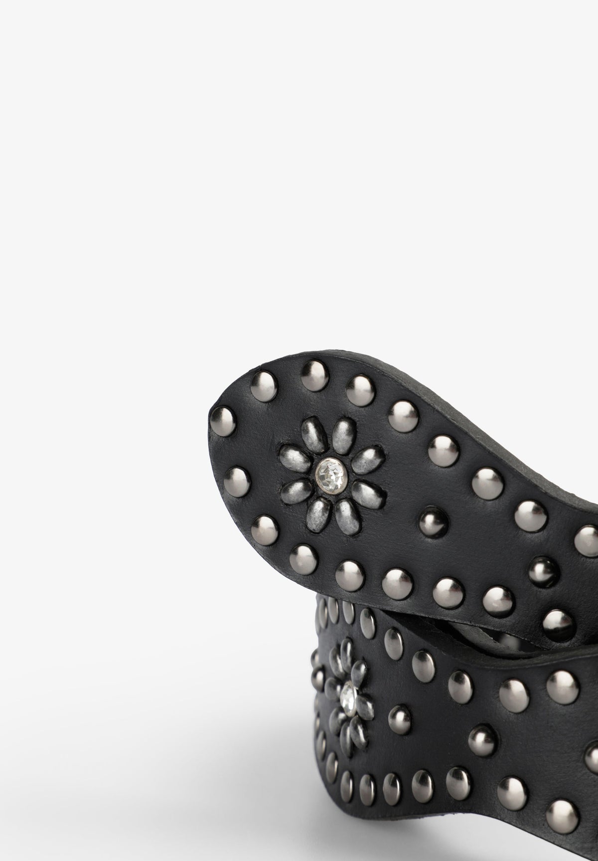 STUDDED WAVY BELT