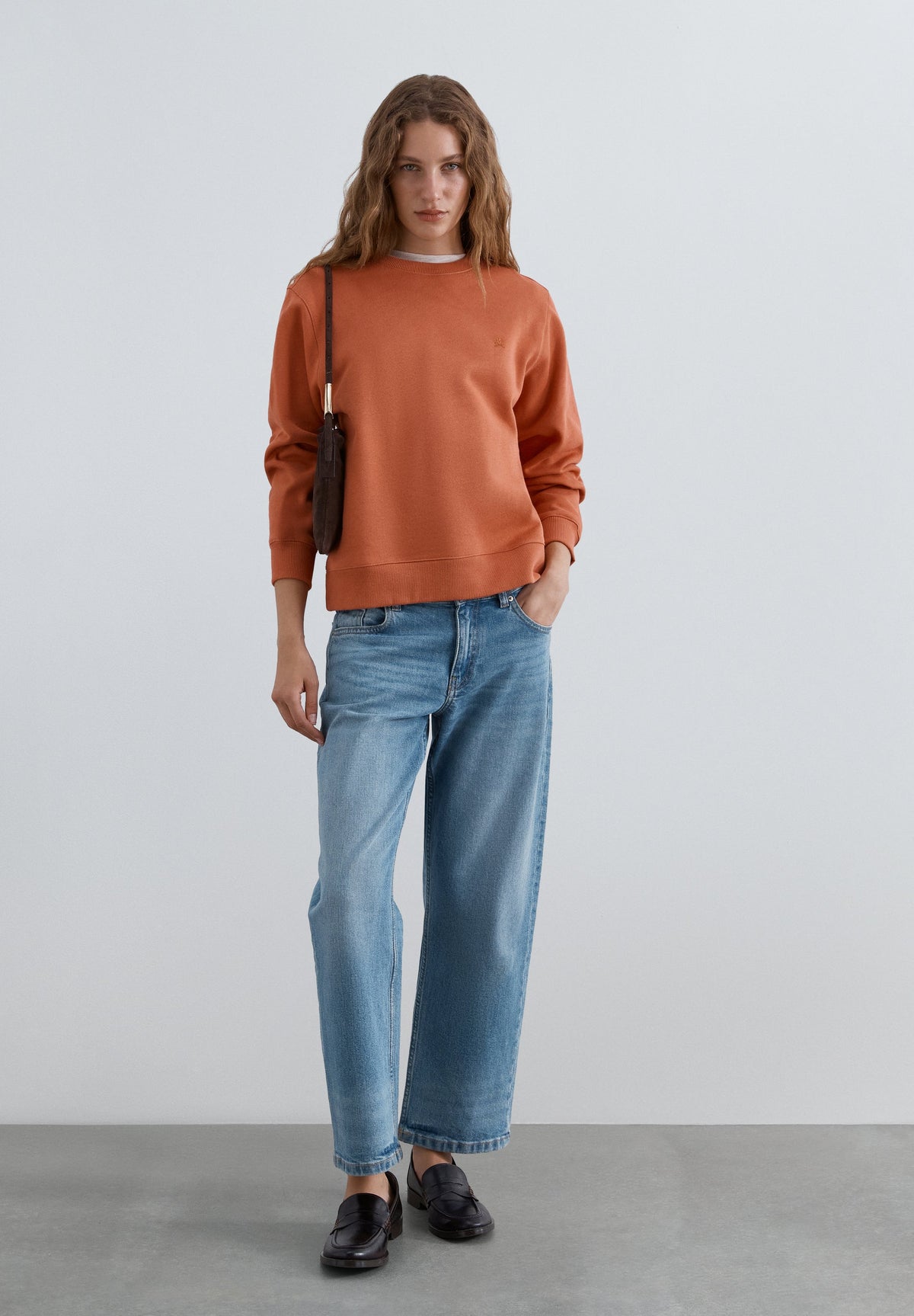REGULAR FIT EMBROIDERED SWEATSHIRT