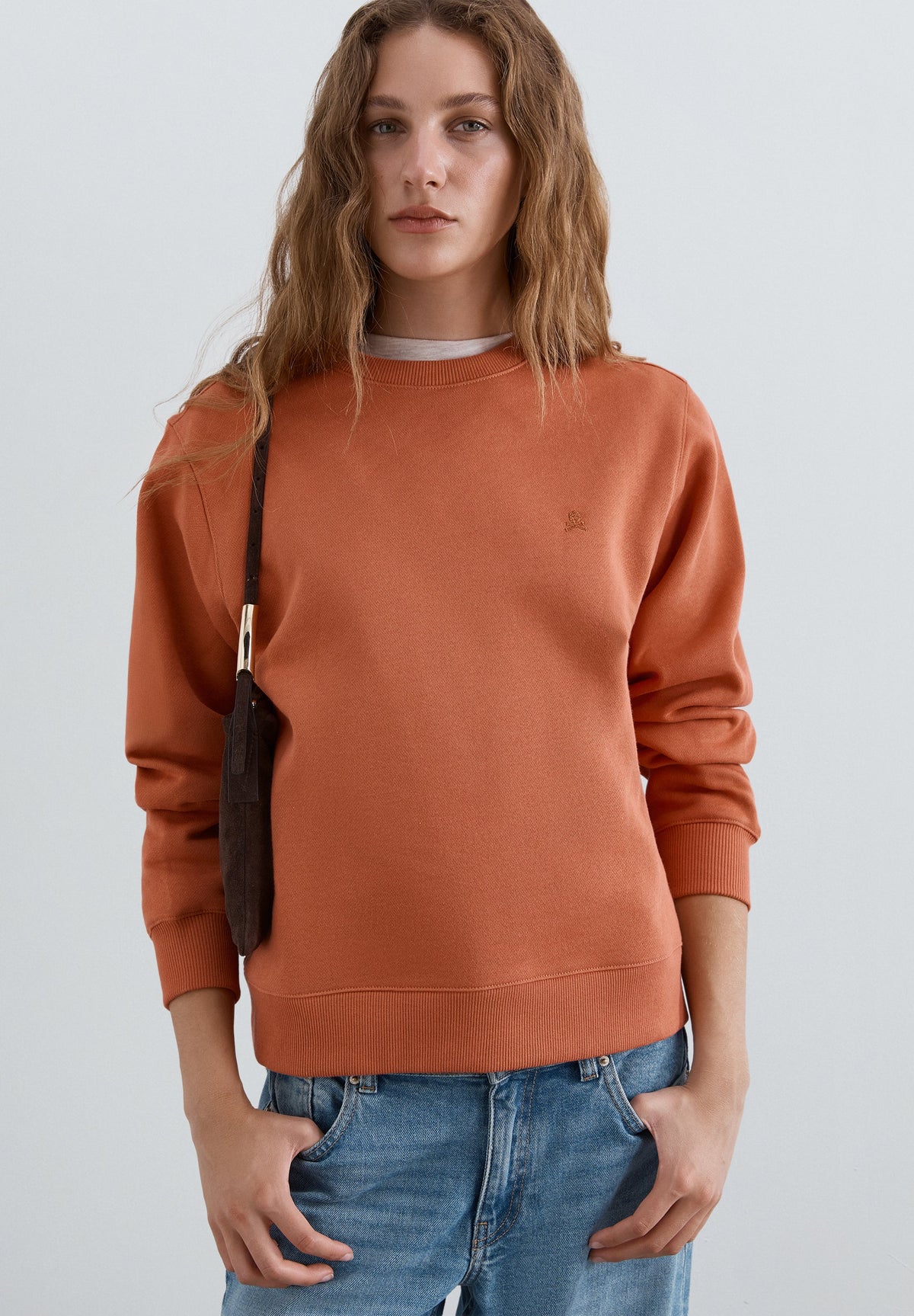REGULAR FIT EMBROIDERED SWEATSHIRT
