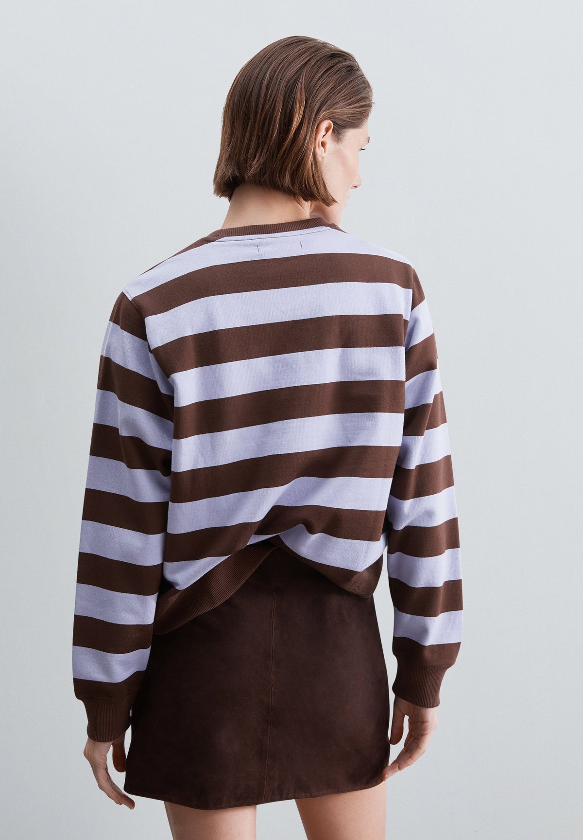 CONTRAST STRIPE SWEATSHIRT