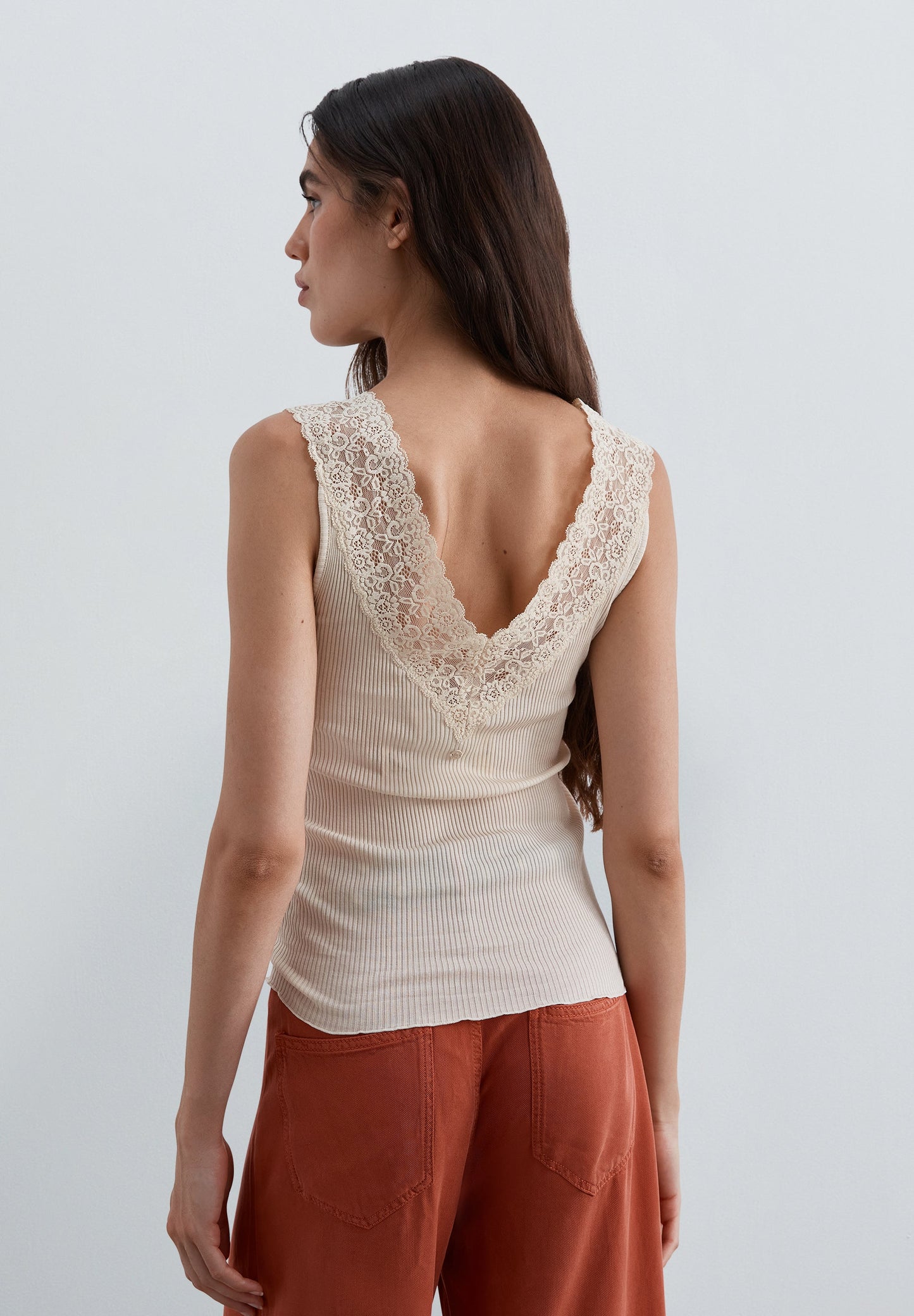 STRAPPY TOP WITH LACE