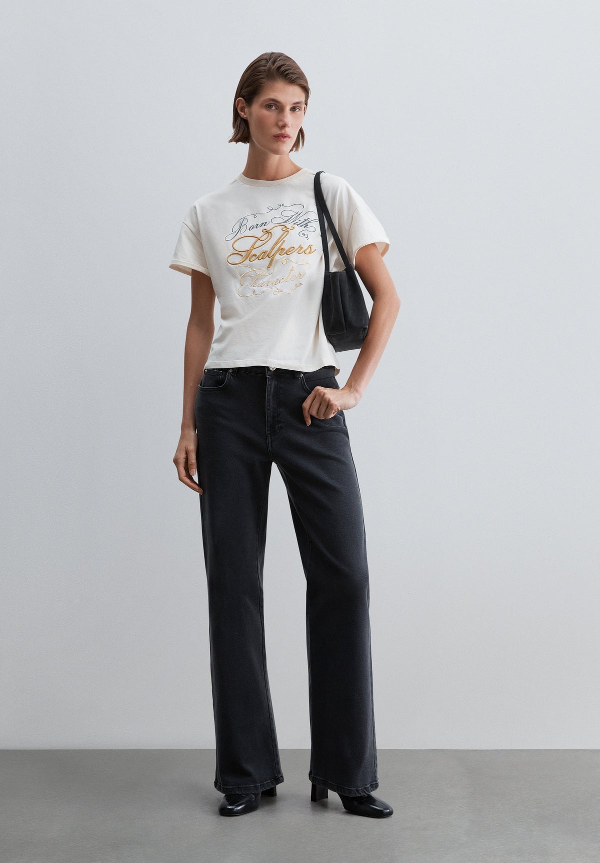 T-SHIRT WITH FRONT EMBROIDERY