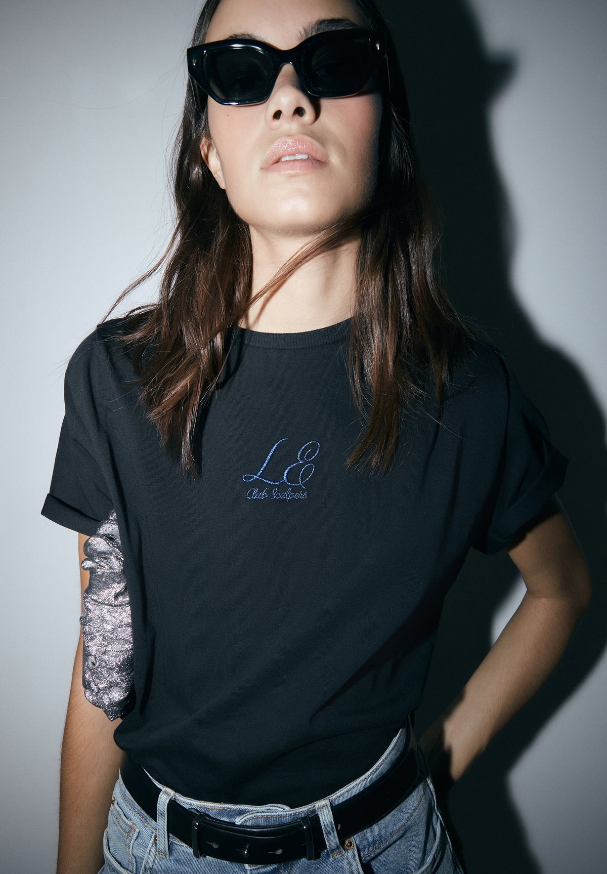 T-SHIRT WITH SHOULDER PADS AND EMBROIDERED DETAIL