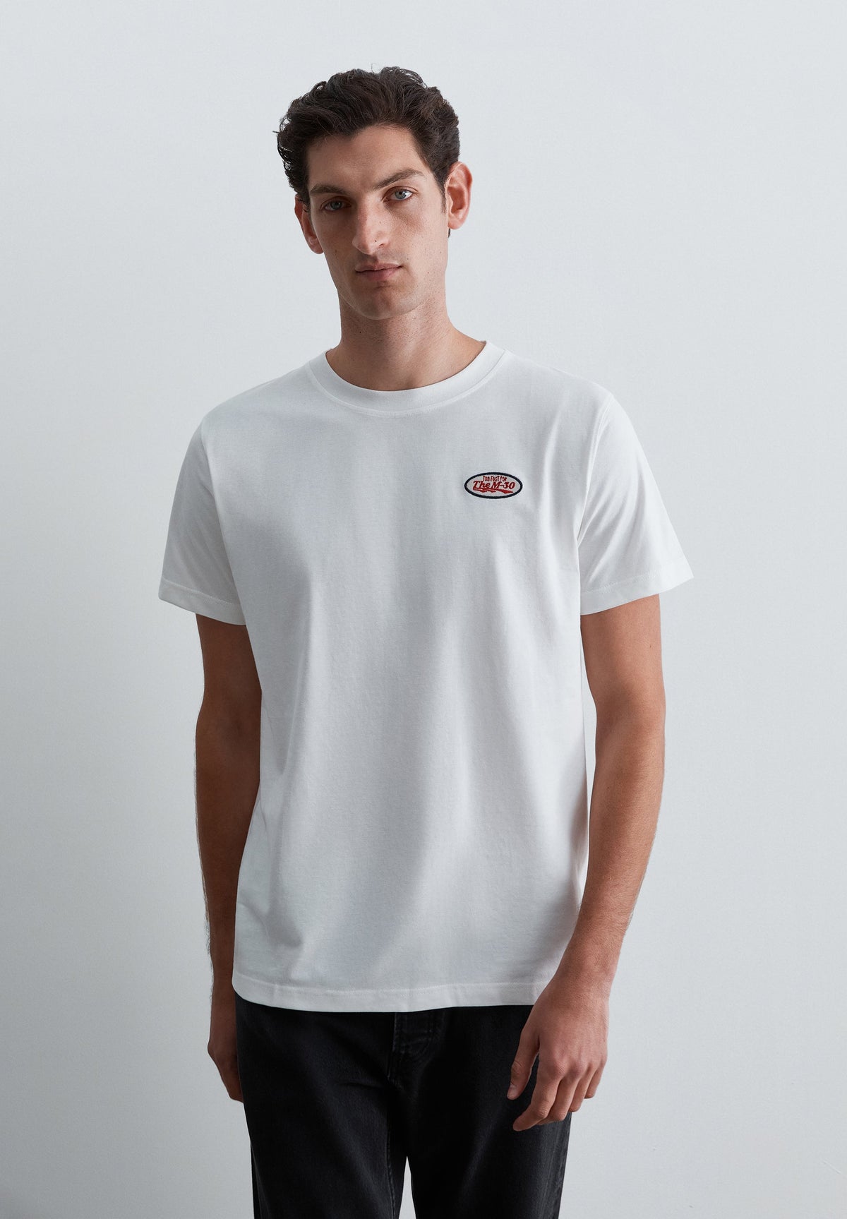 PRINTED T-SHIRT WITH PATCH DETAIL